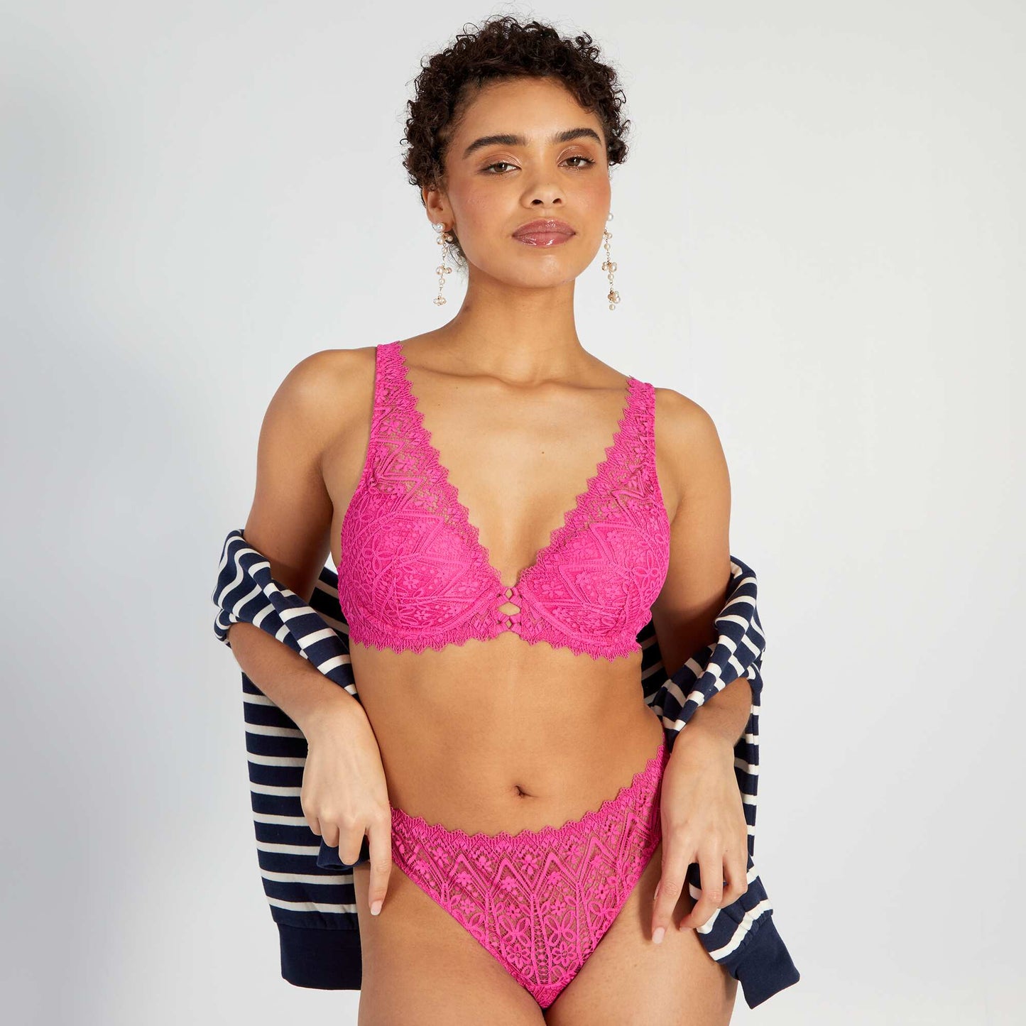 Lace thong with openwork detail on the back PINK BERRY