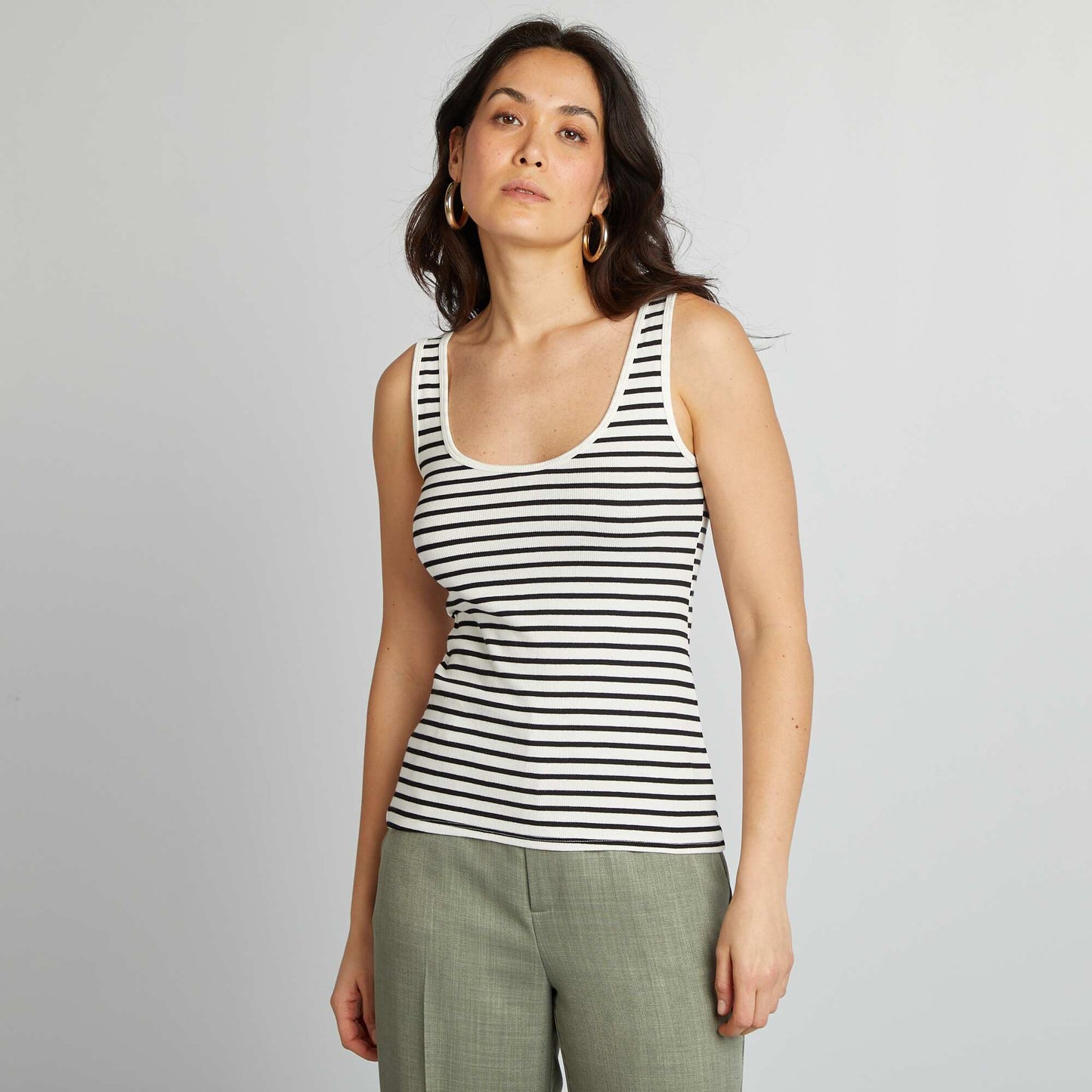 سترة أعلى أبيض