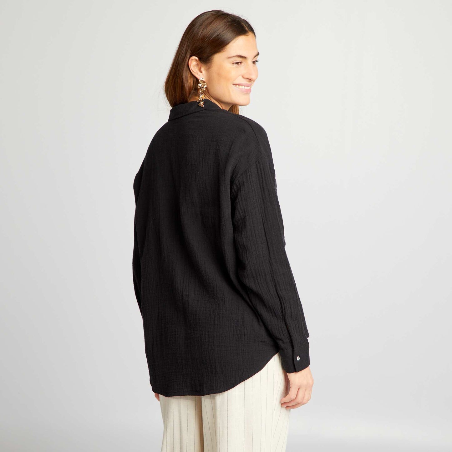 بلوزة من الشاش القطني أسود