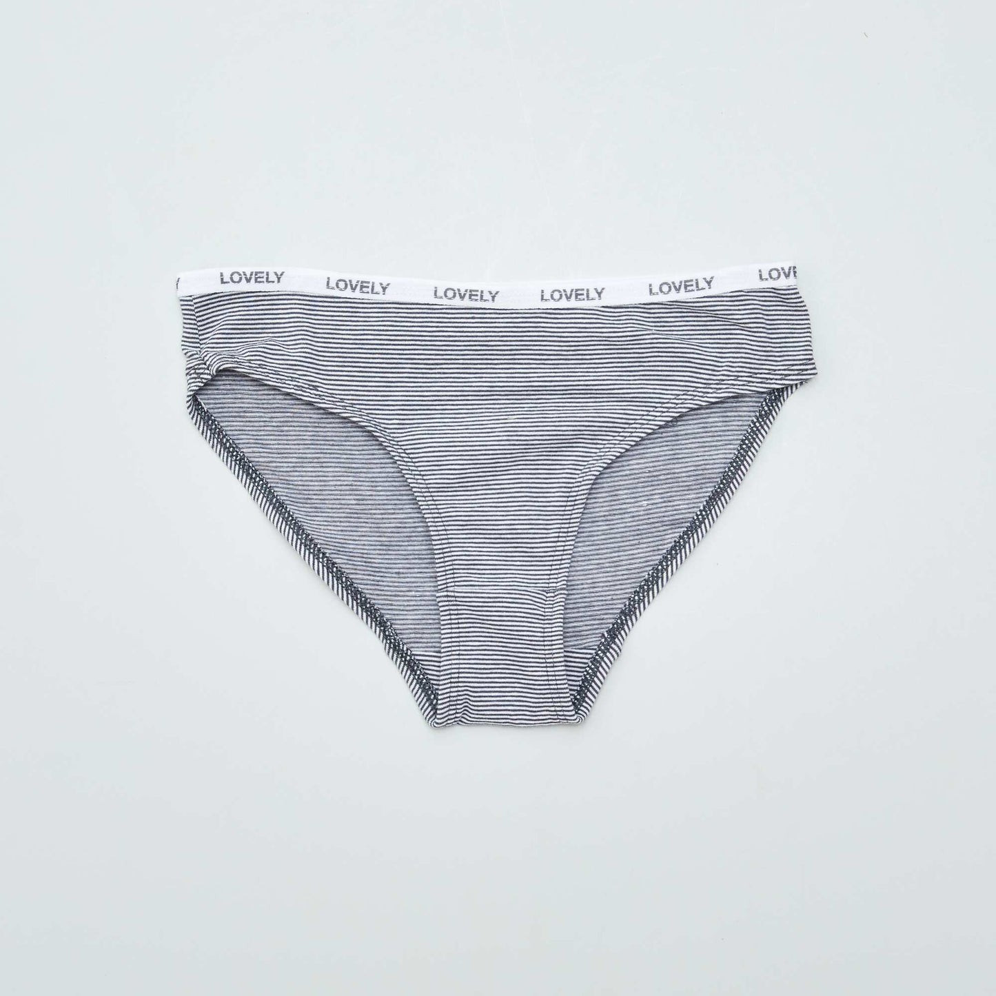 عبوة من 4 أزواج من السراويل الداخلية المطبوعة باللون الأبيض