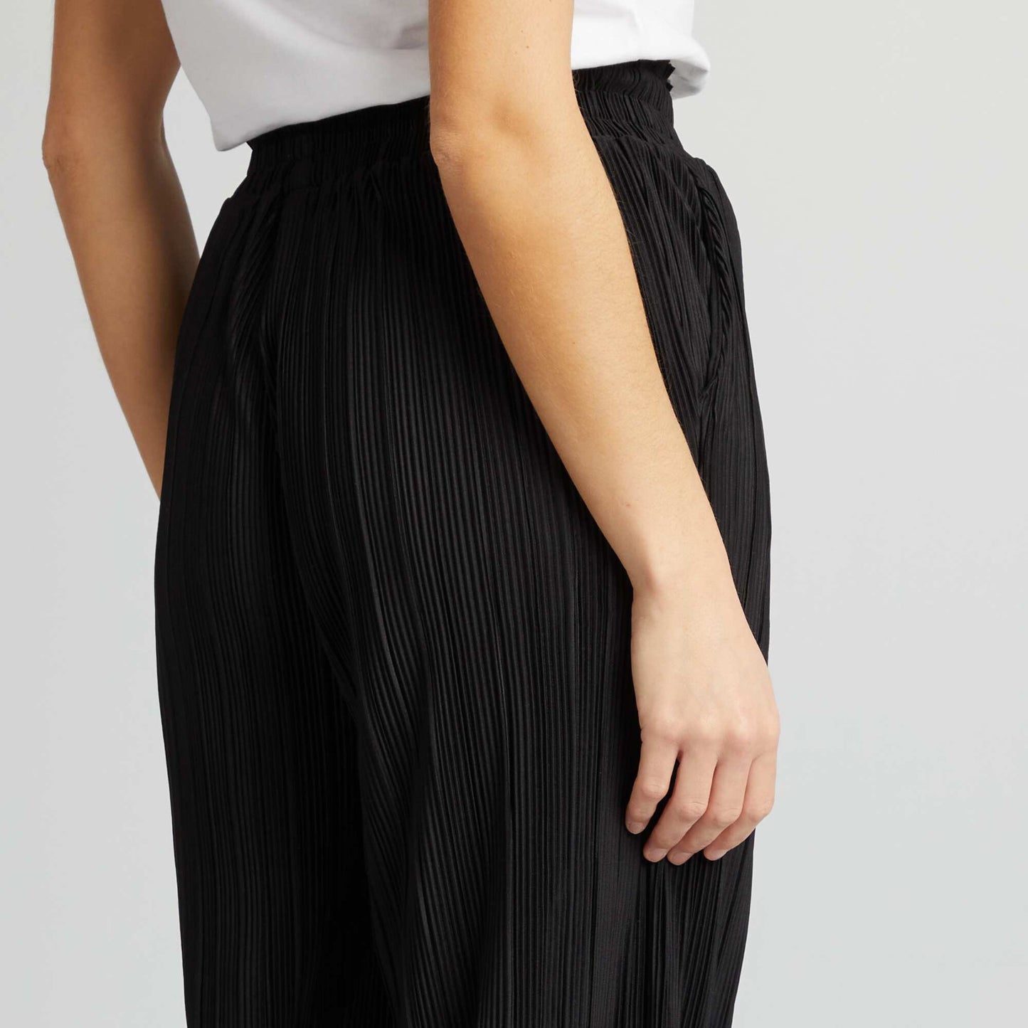 Pleated knit trousers with elasticated waist black