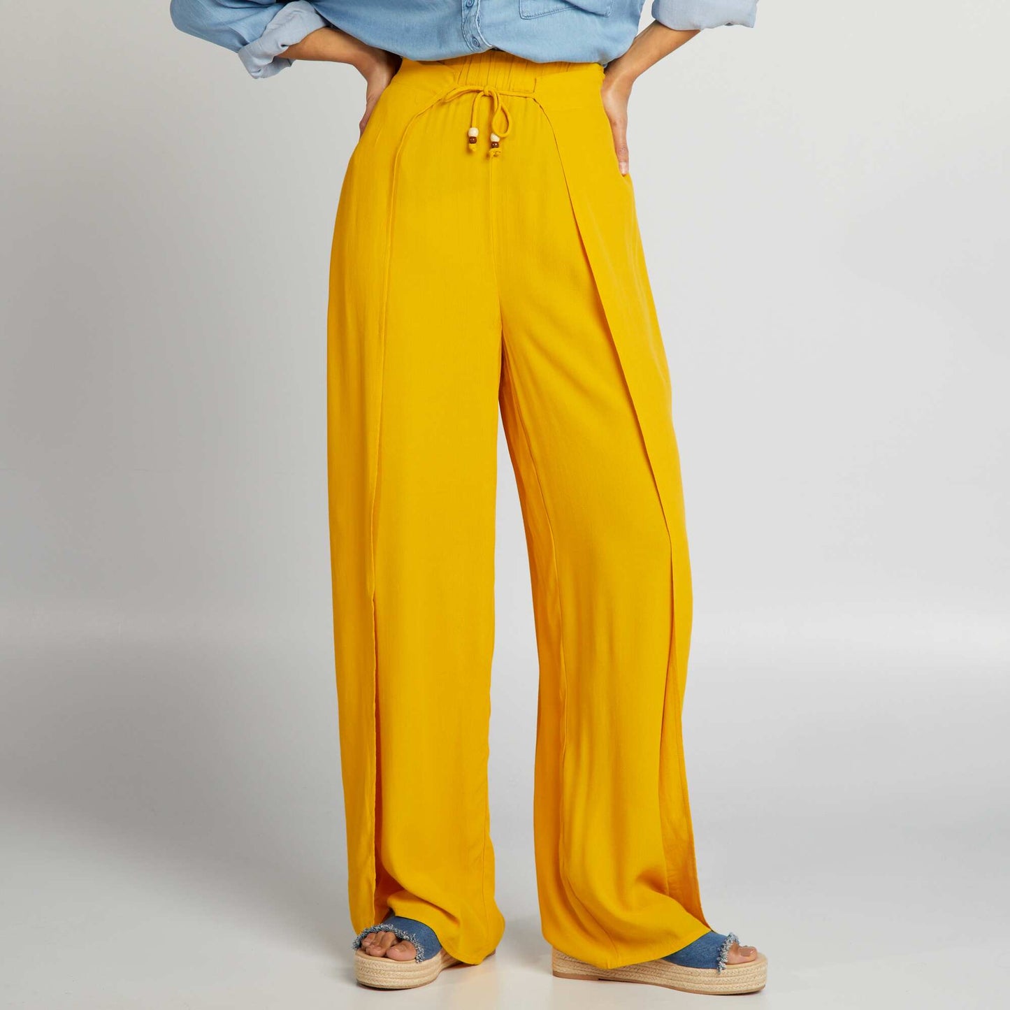 بنطلون انسيابي واسع الساقين برتقالي