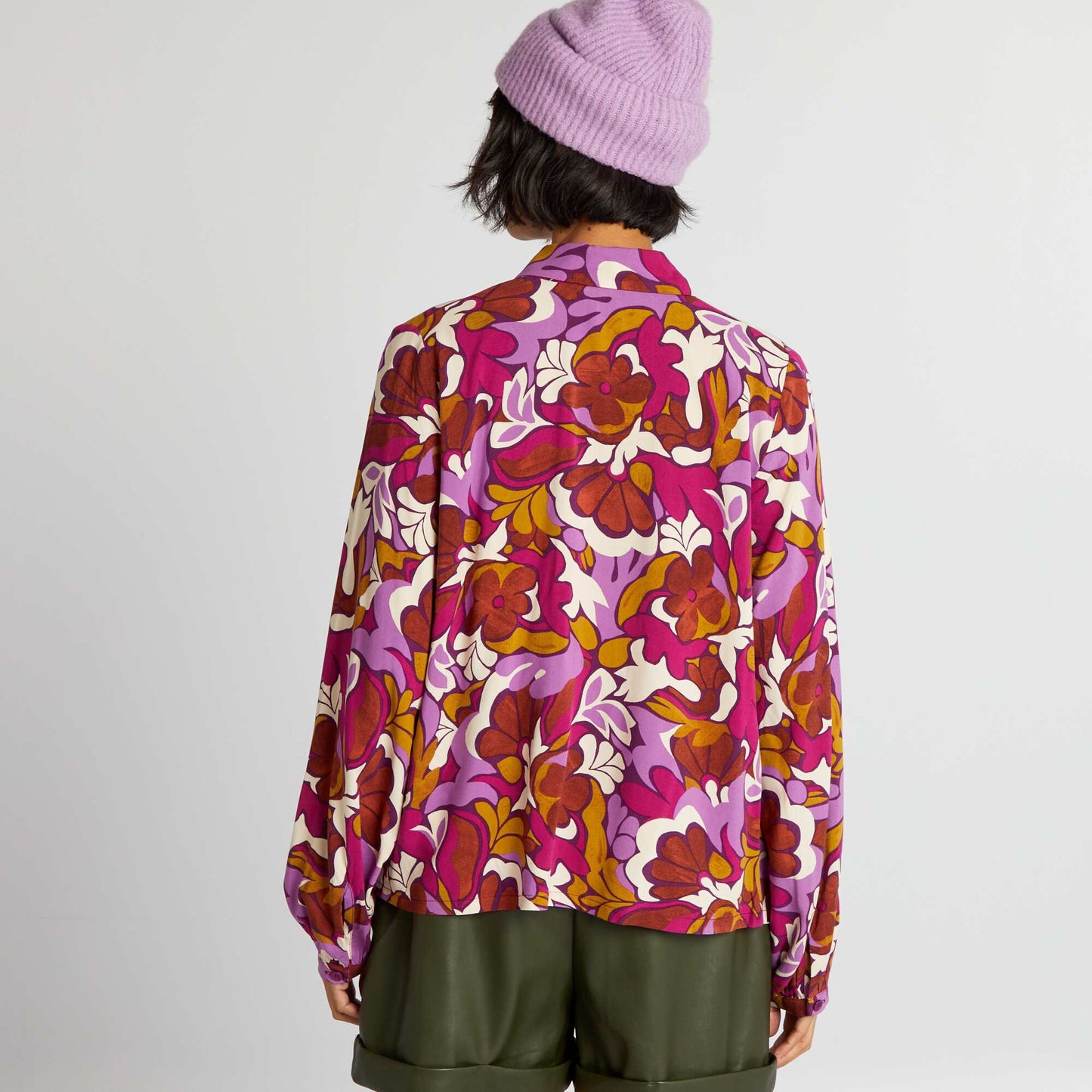 قميص منقوش باللون البرتقالي