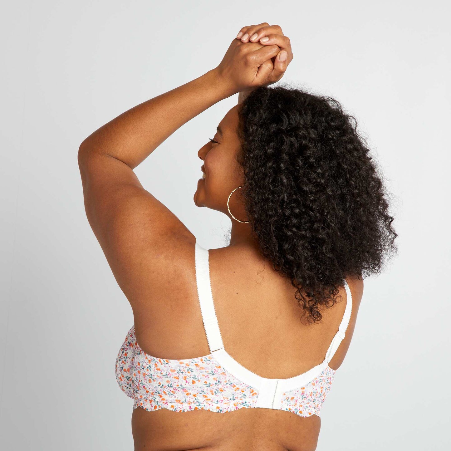 حمالة صدر نصف كوب دانتيل زهرية اللون الوردي