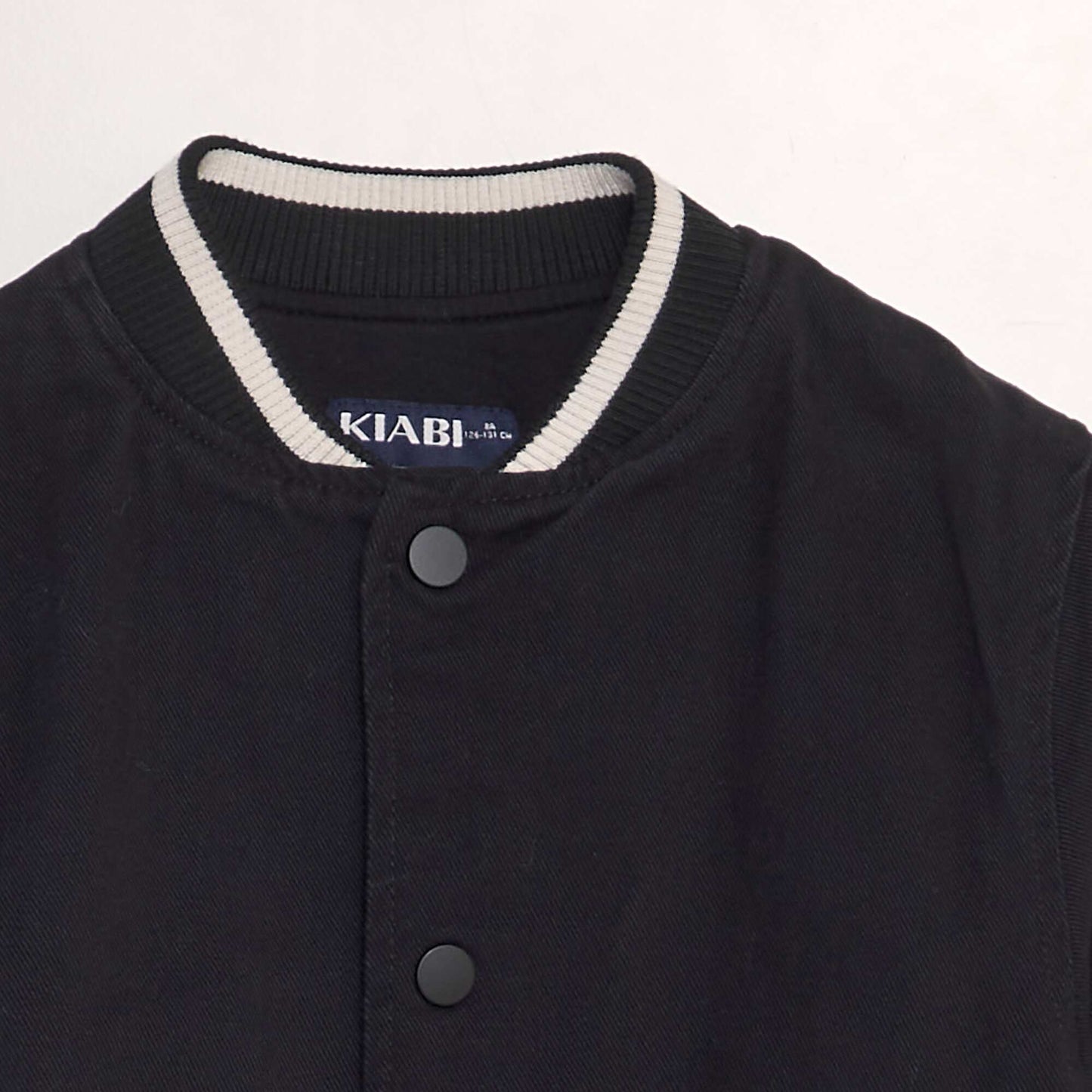 سترة على شكل طيار أسود