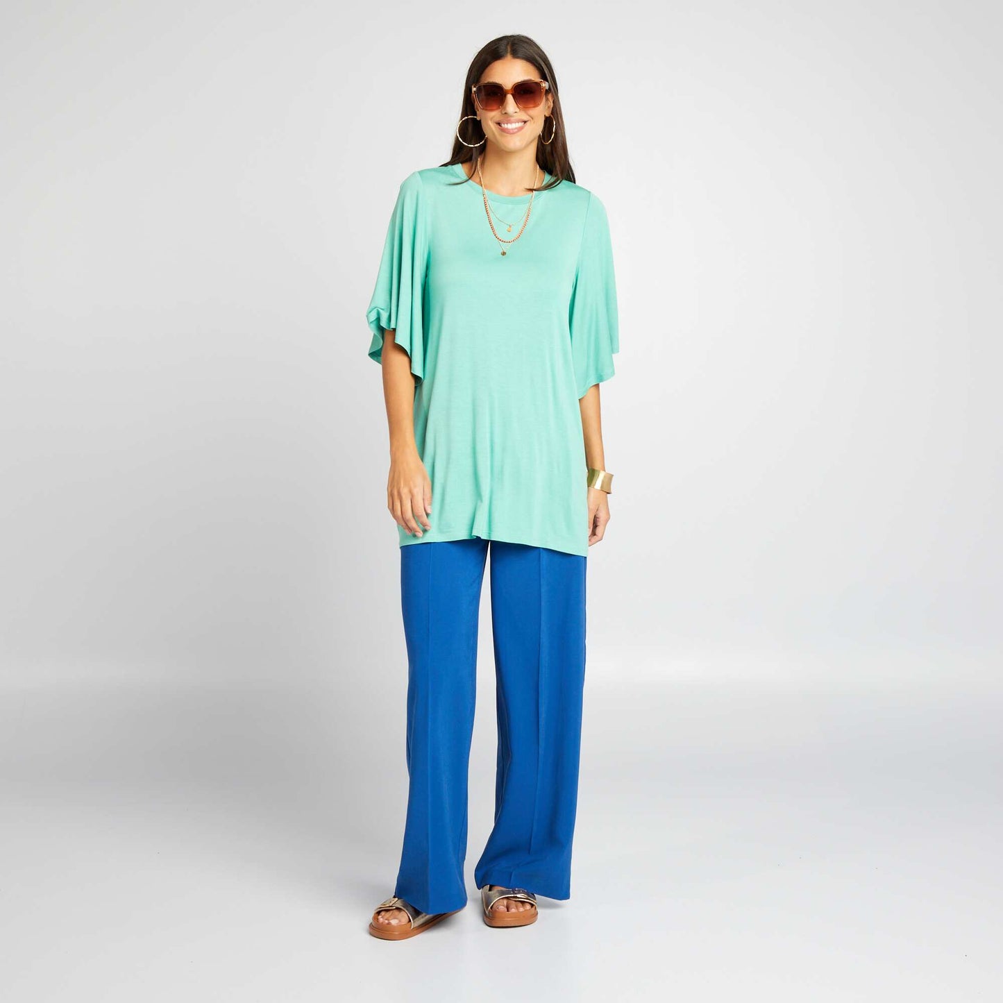 تي شيرت انسيابي بأكمام على شكل خفاش باللون الأخضر