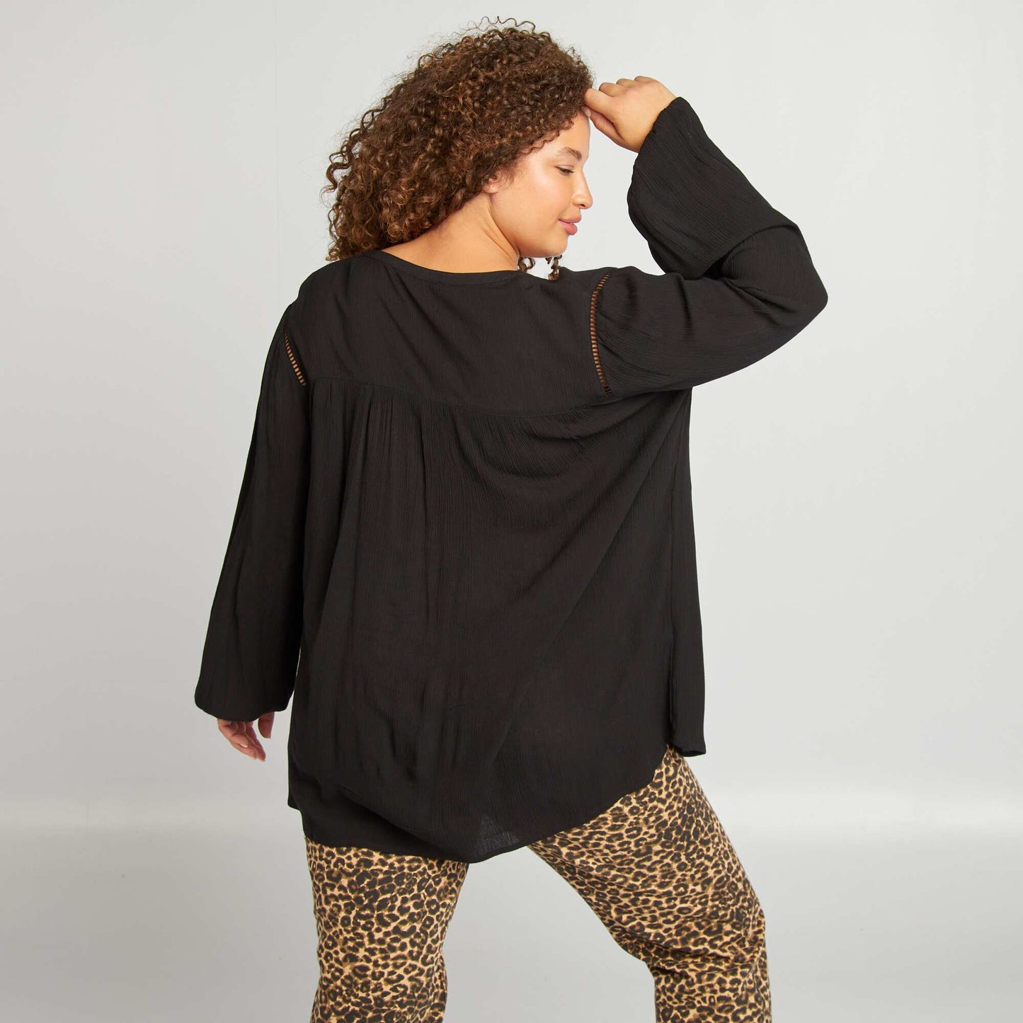 بلوزة سادة أسود