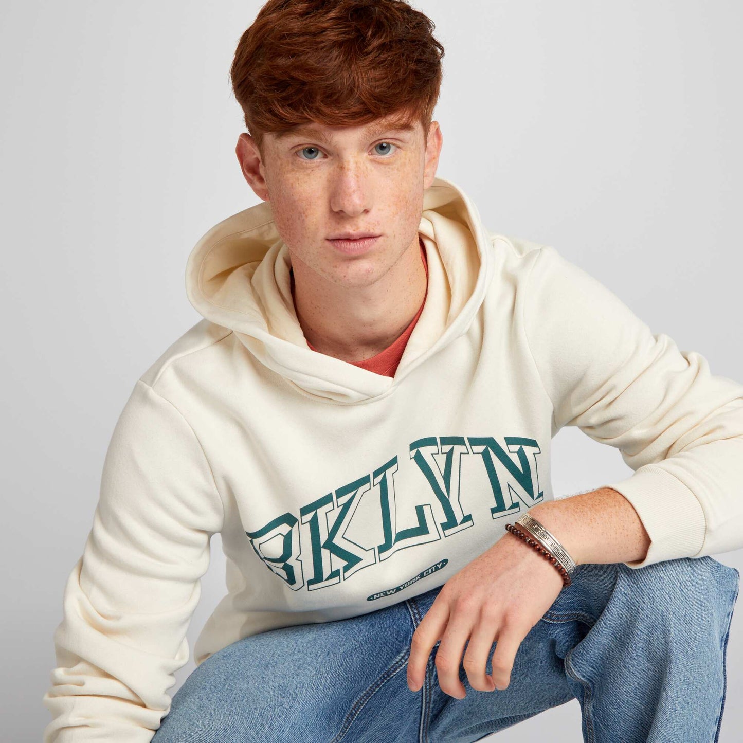 سويت شيرت قماش هوديي هوديي بلون بني فاتح