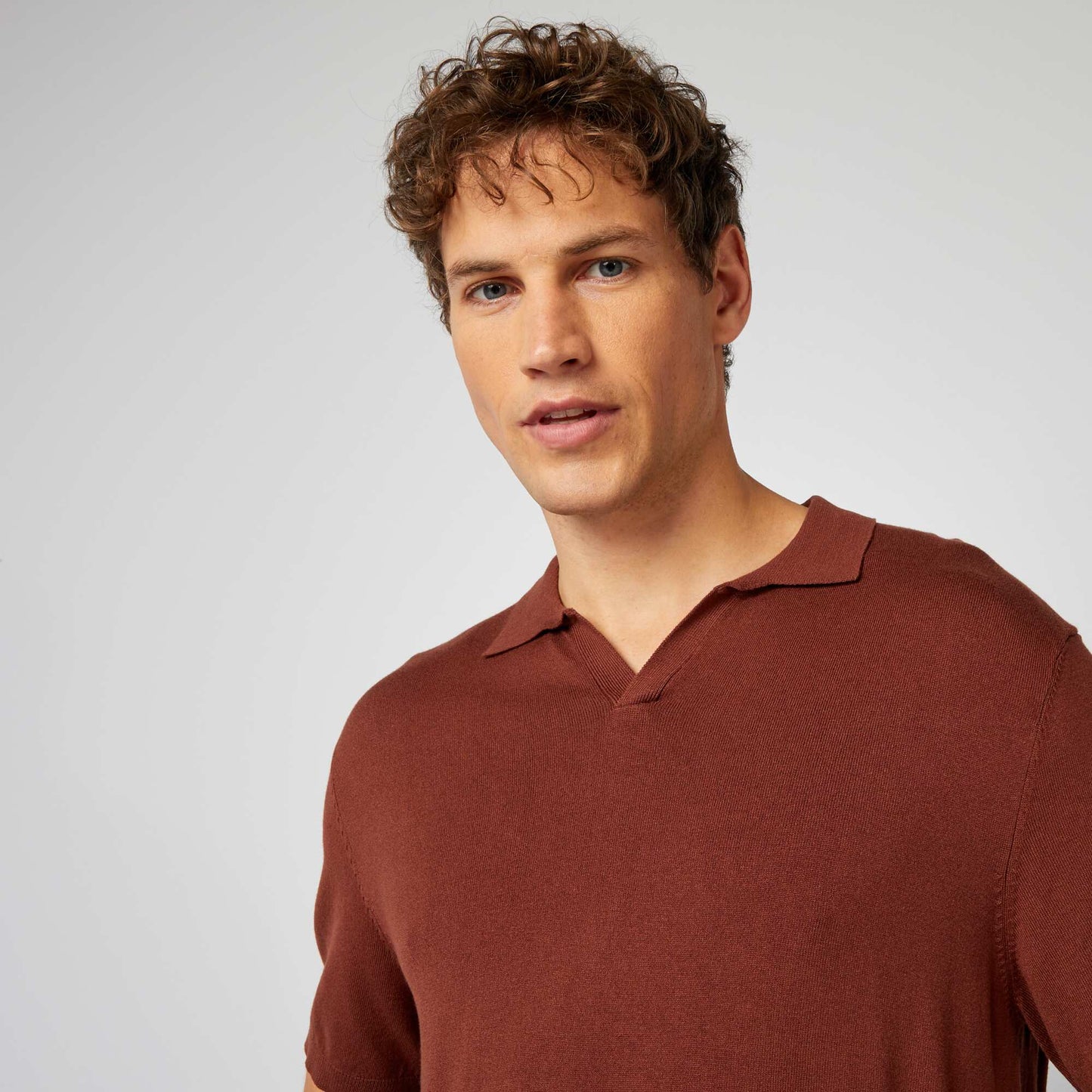 ياقة مفتوحة متماسكة تيشرت بولو أحمر