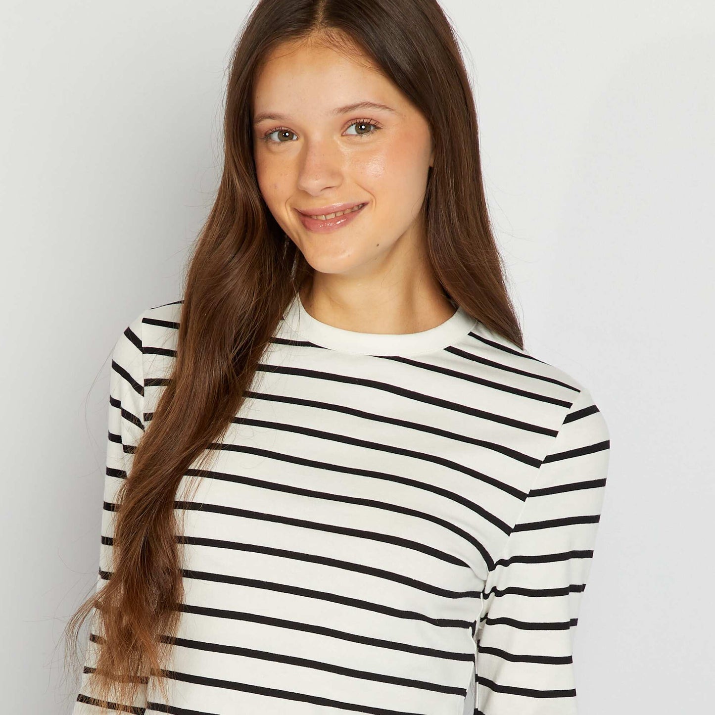 أكمام طويلة تيشرت أبيض