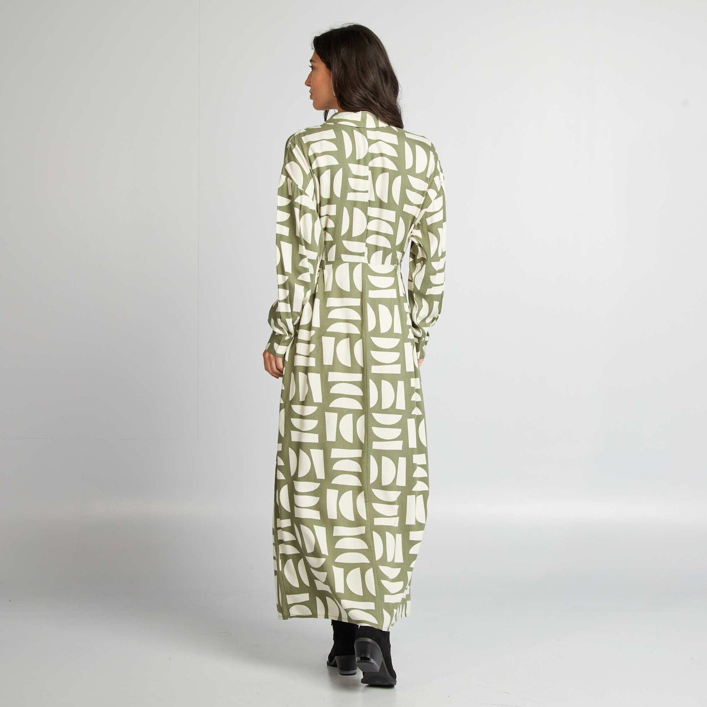 فستان طويل مع ياقة قميص أخضر