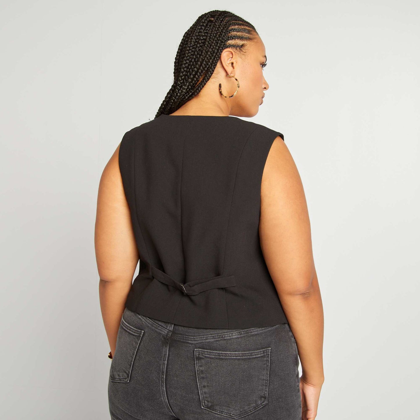 صدرية سادة على شكل نادل أسود