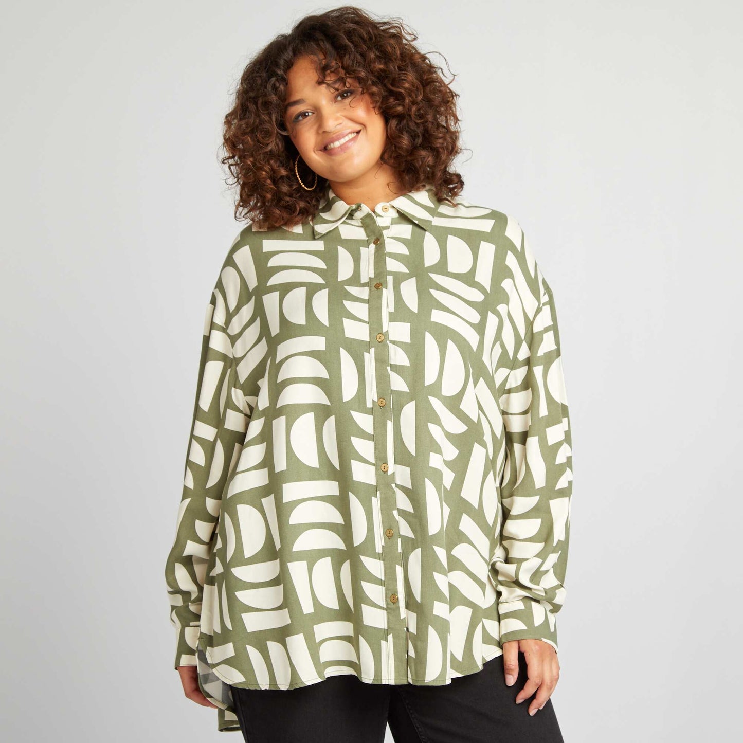 قميص طويل بأزرار ذهبية اللون الأخضر