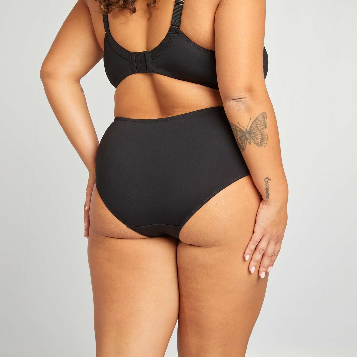 سراويل داخلية من الألياف الدقيقة والتول أسود