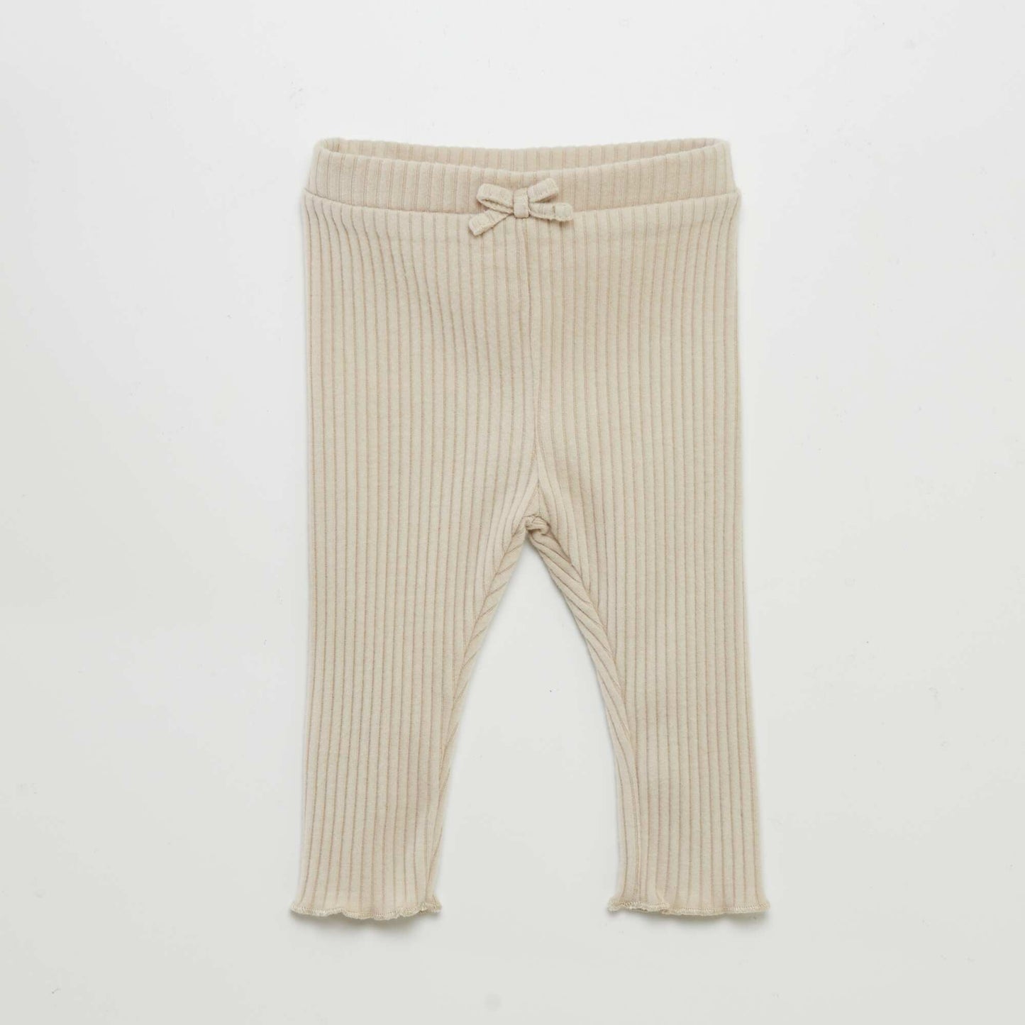 طقم تي شيرت وبنطال ضيق - طقم مكون من قطعتين باللون البيج