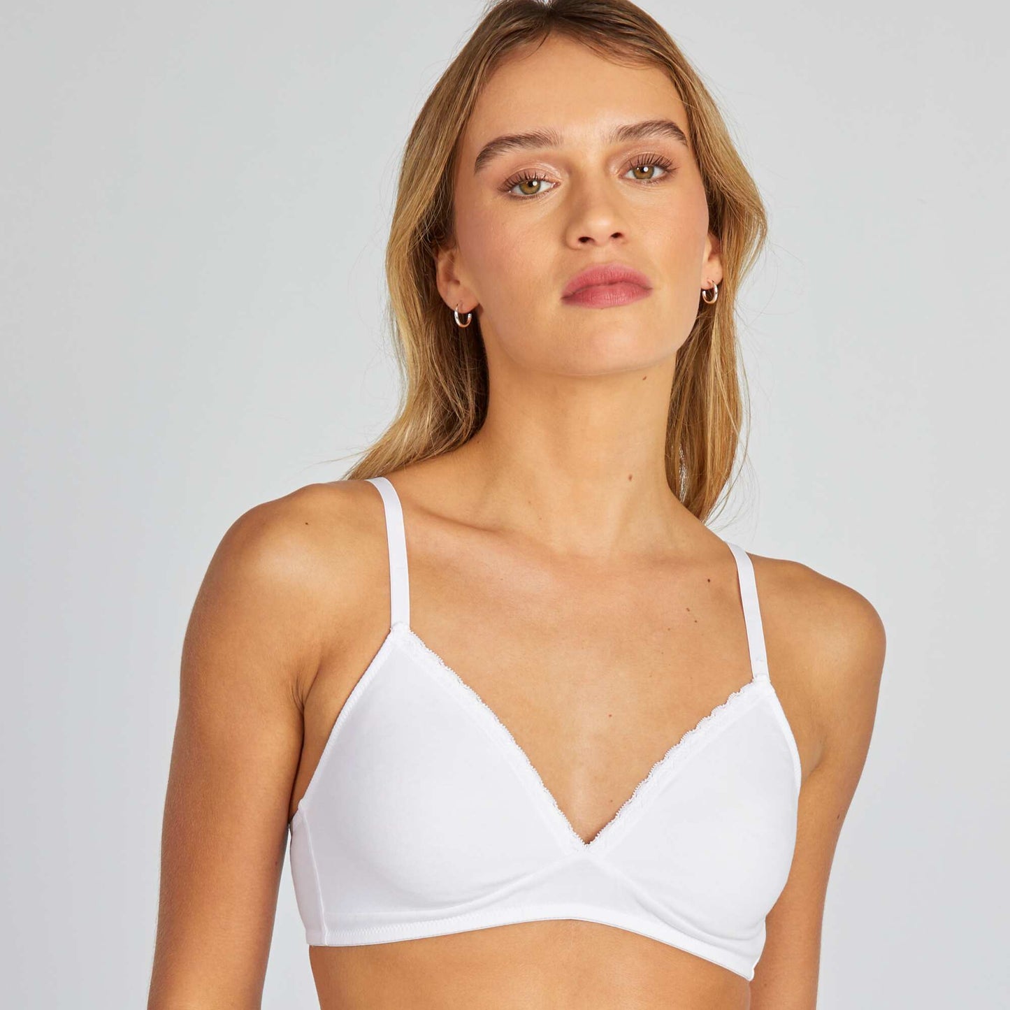 Non-padded triangle bra white