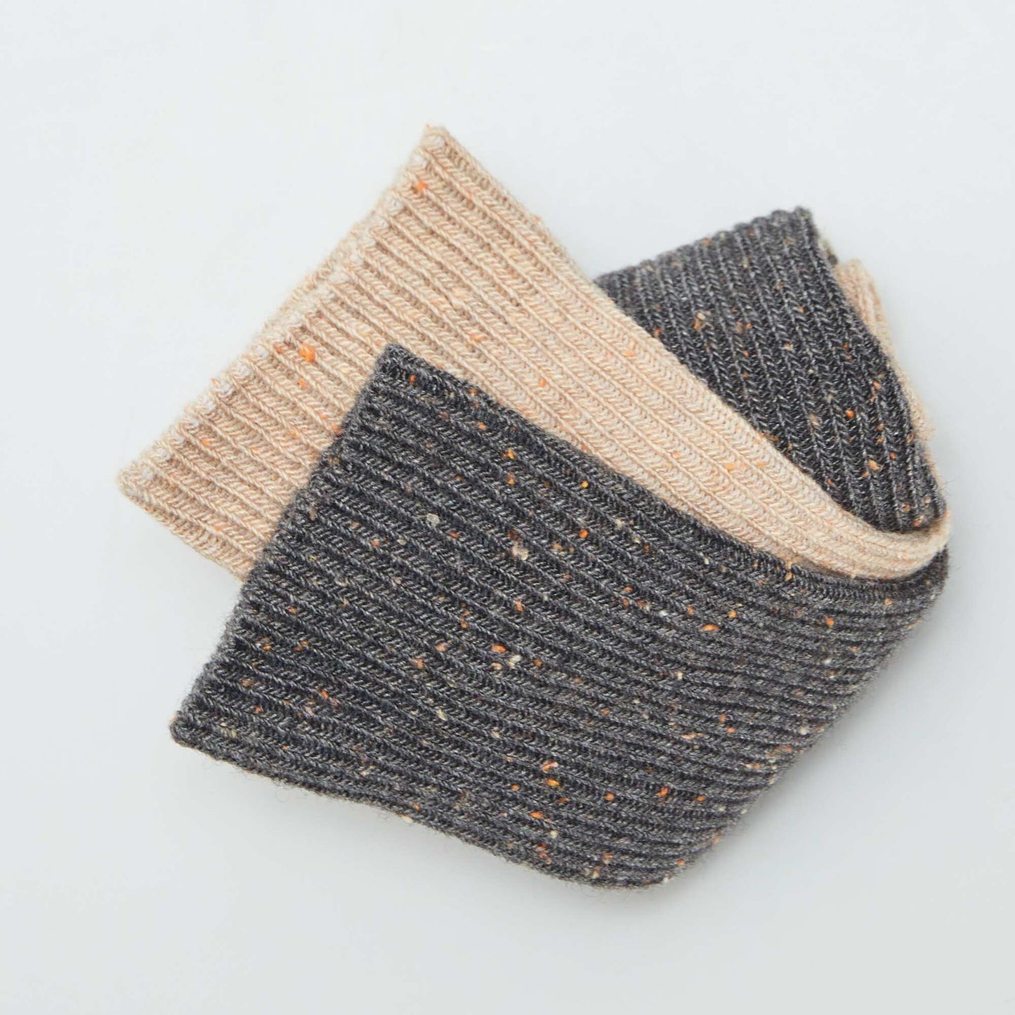 عبوة من 2 زوج من الجوارب المنقوشة باللون الرمادي