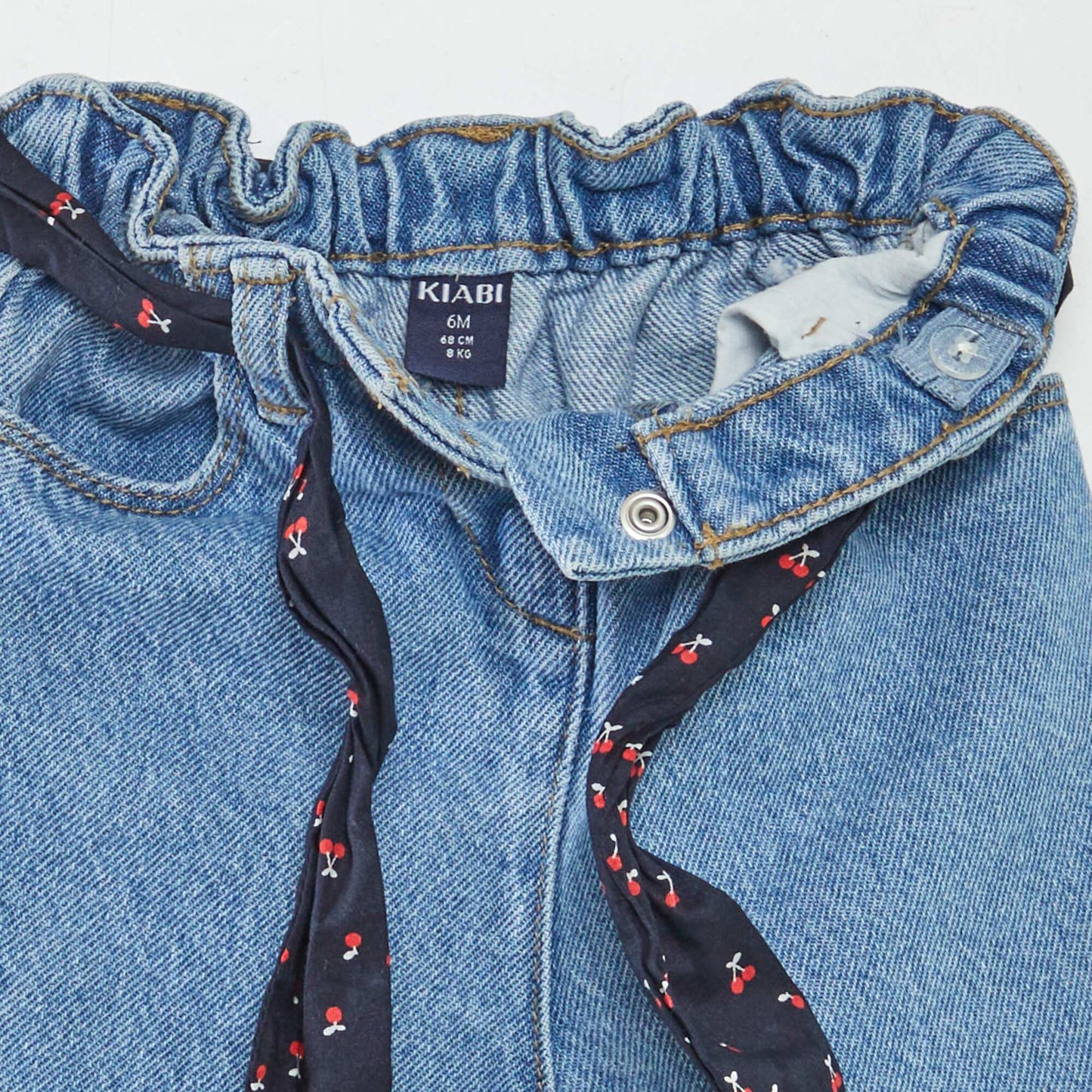 بنطلون جينز بأكياس ورقية مع حزام منقوش أزرق