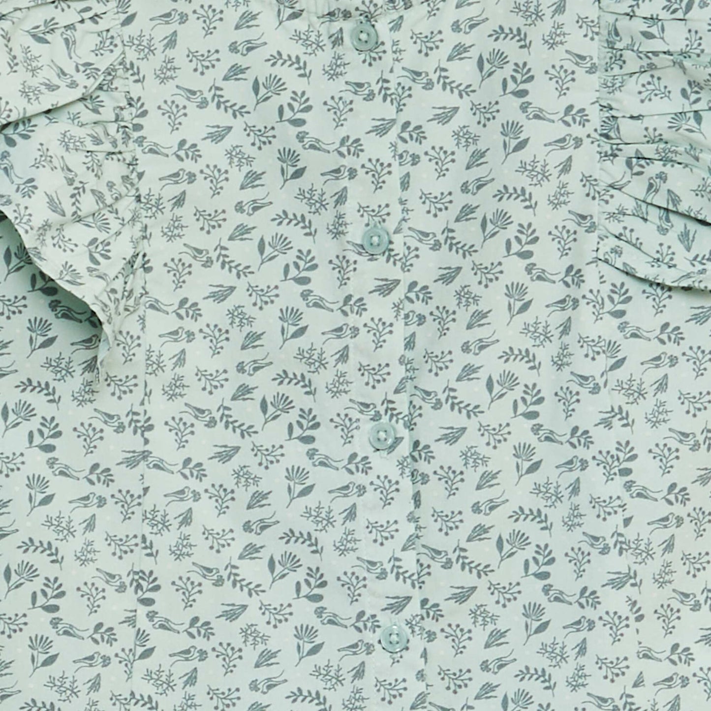 بلوزة مكشكشة باللون الأبيض