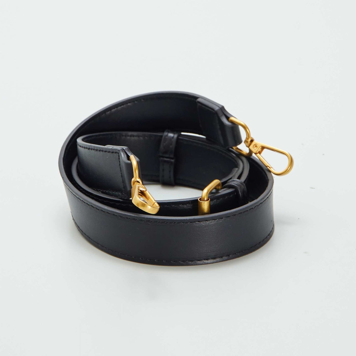 حقيبة كتف سوداء