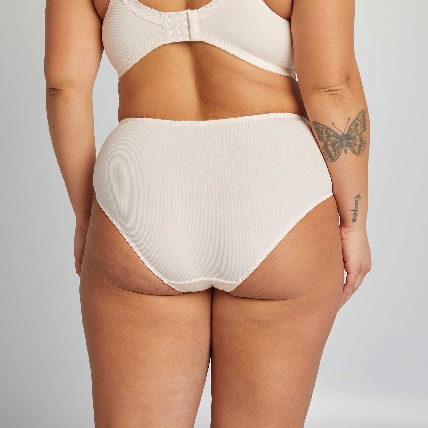 سراويل داخلية مضلعة من الألياف الدقيقة المضلعة باللون الوردي