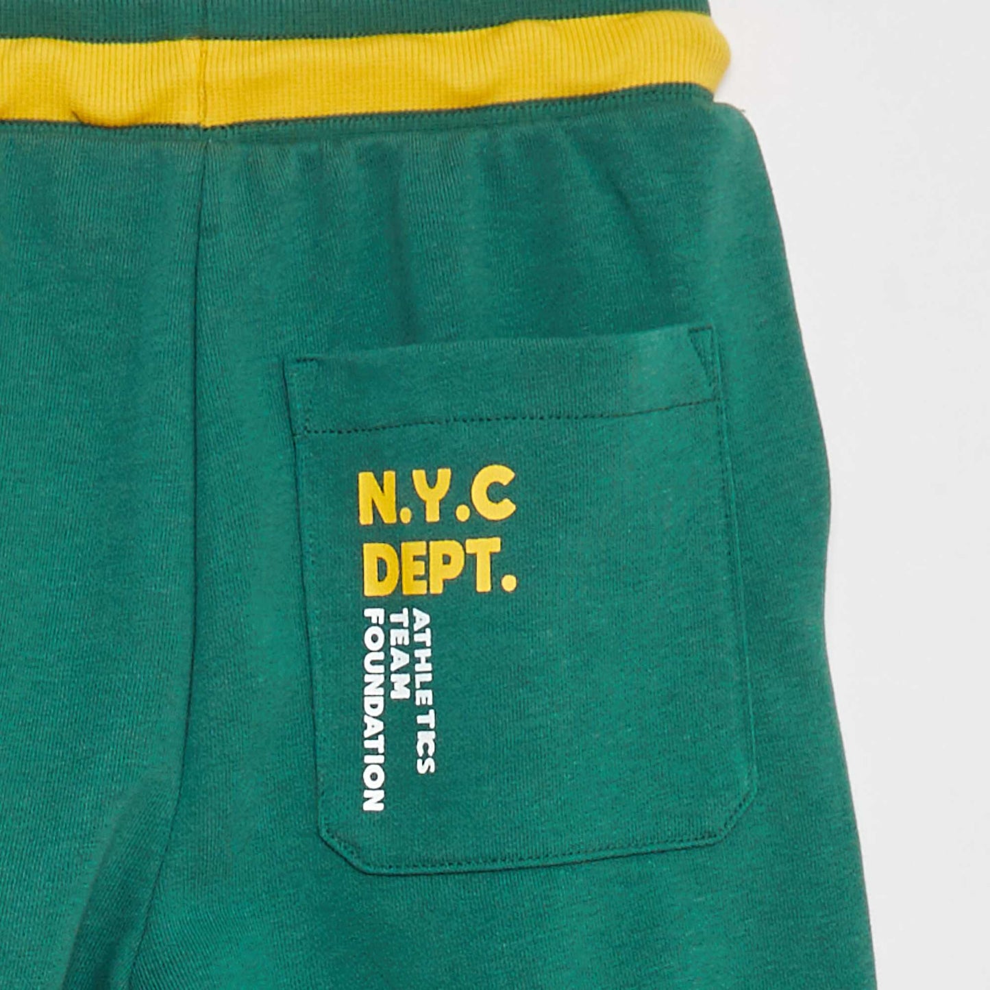 Sports shorts with contrasting waistband GREEN