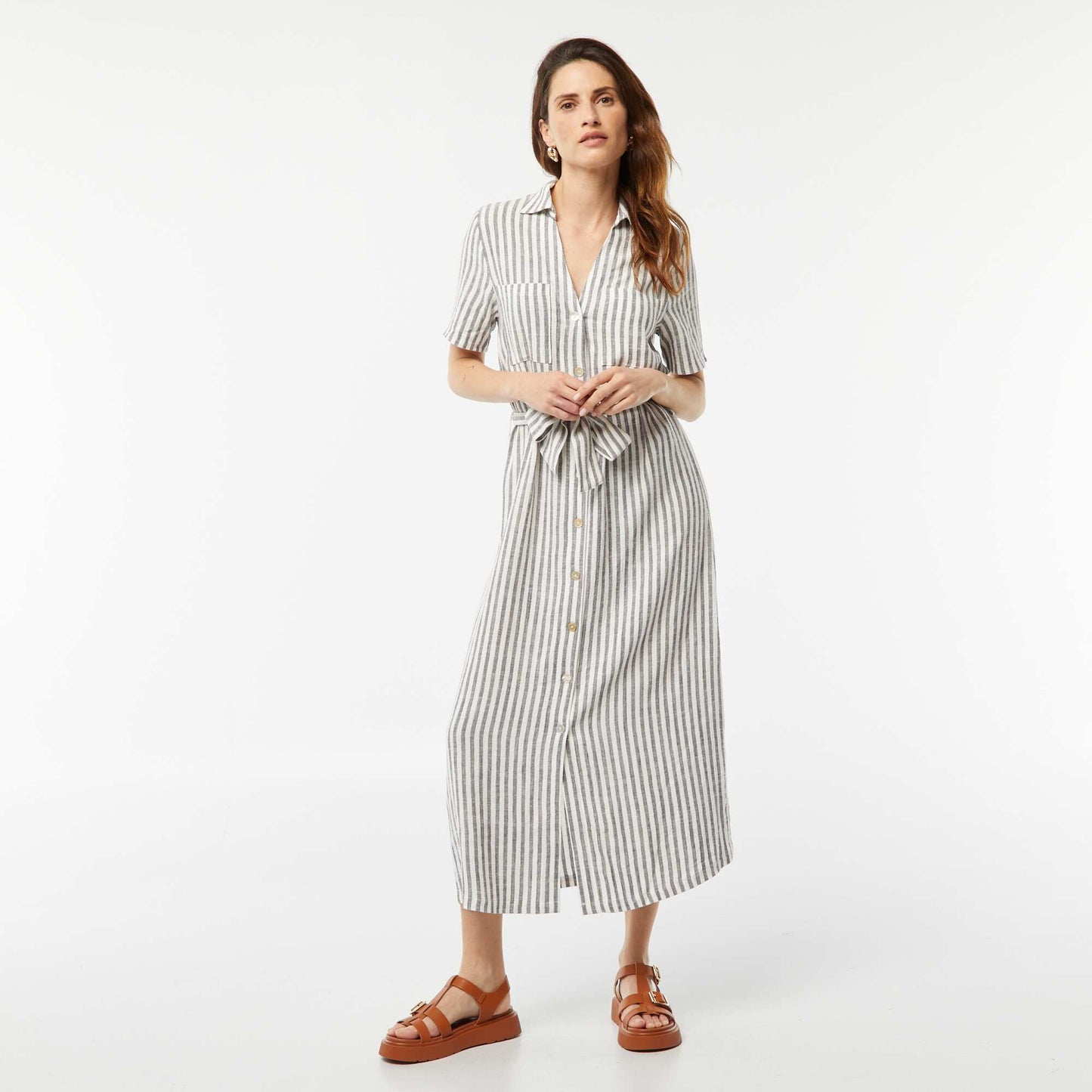 فستان طويل بأكمام قصيرة من مزيج الكتان رمادي