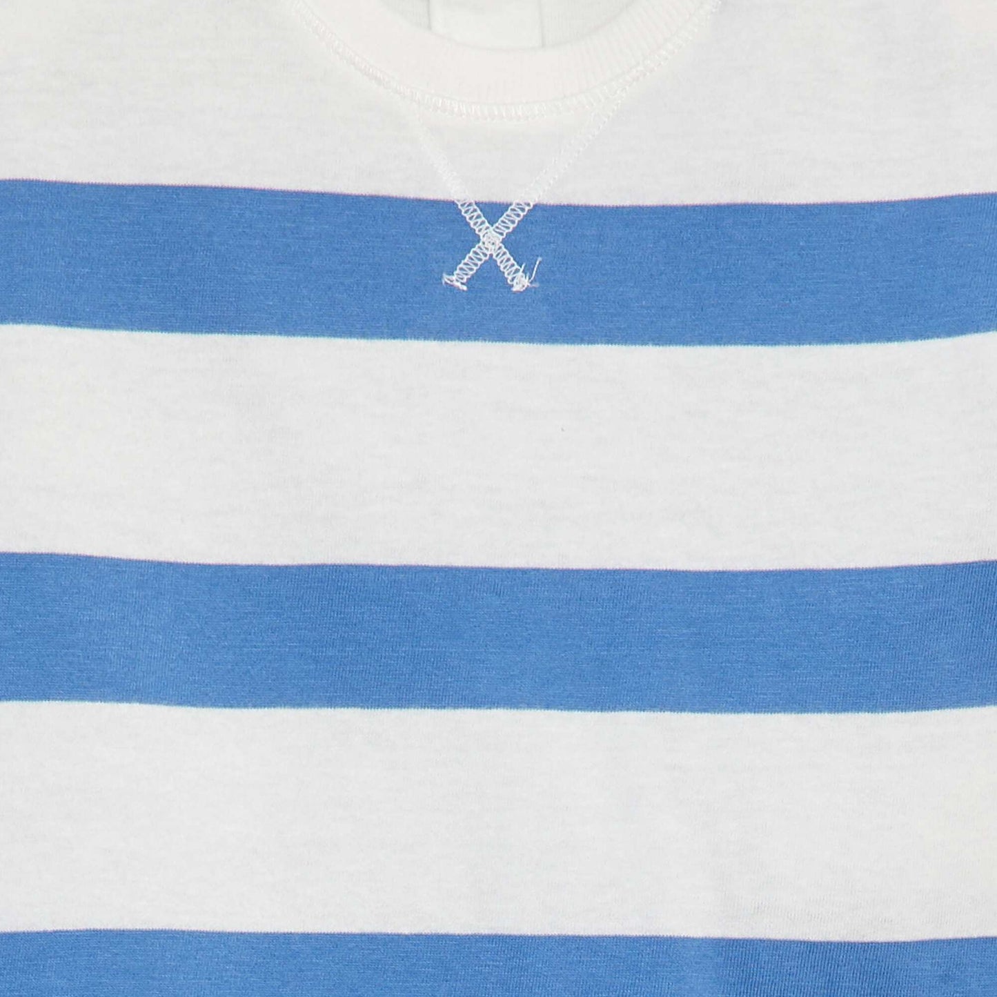 مخطط تيشرت أزرق