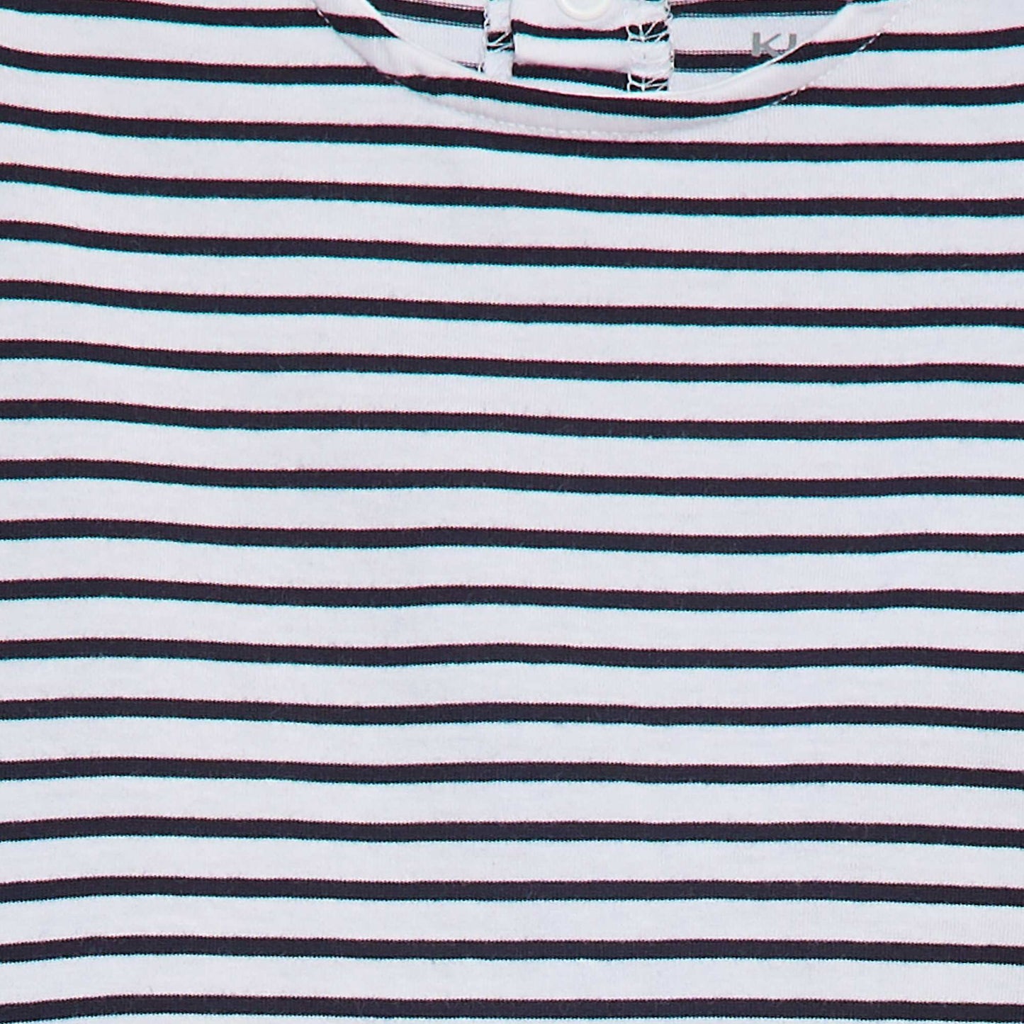 تيشرت بأكمام قصيرة كشكش أبيض