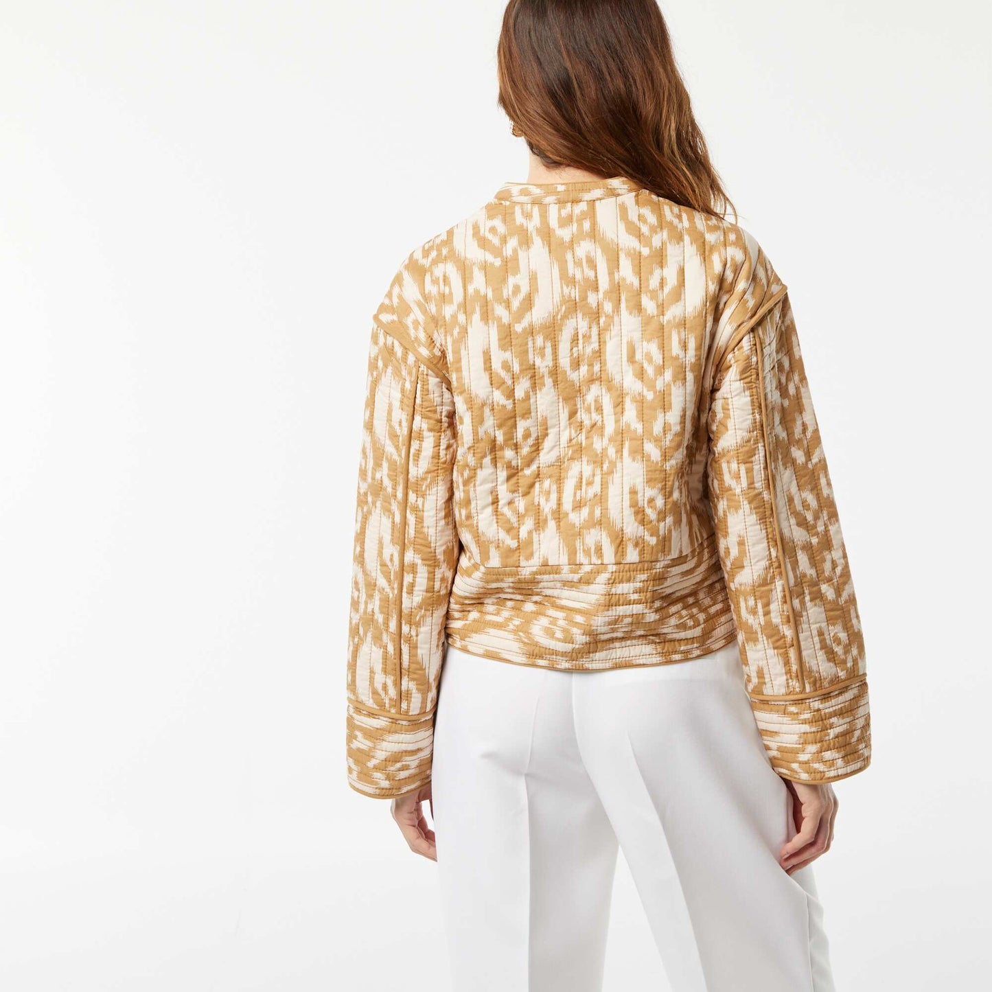 سترة مبطنة مطبوعة مبطنة باللون البيج