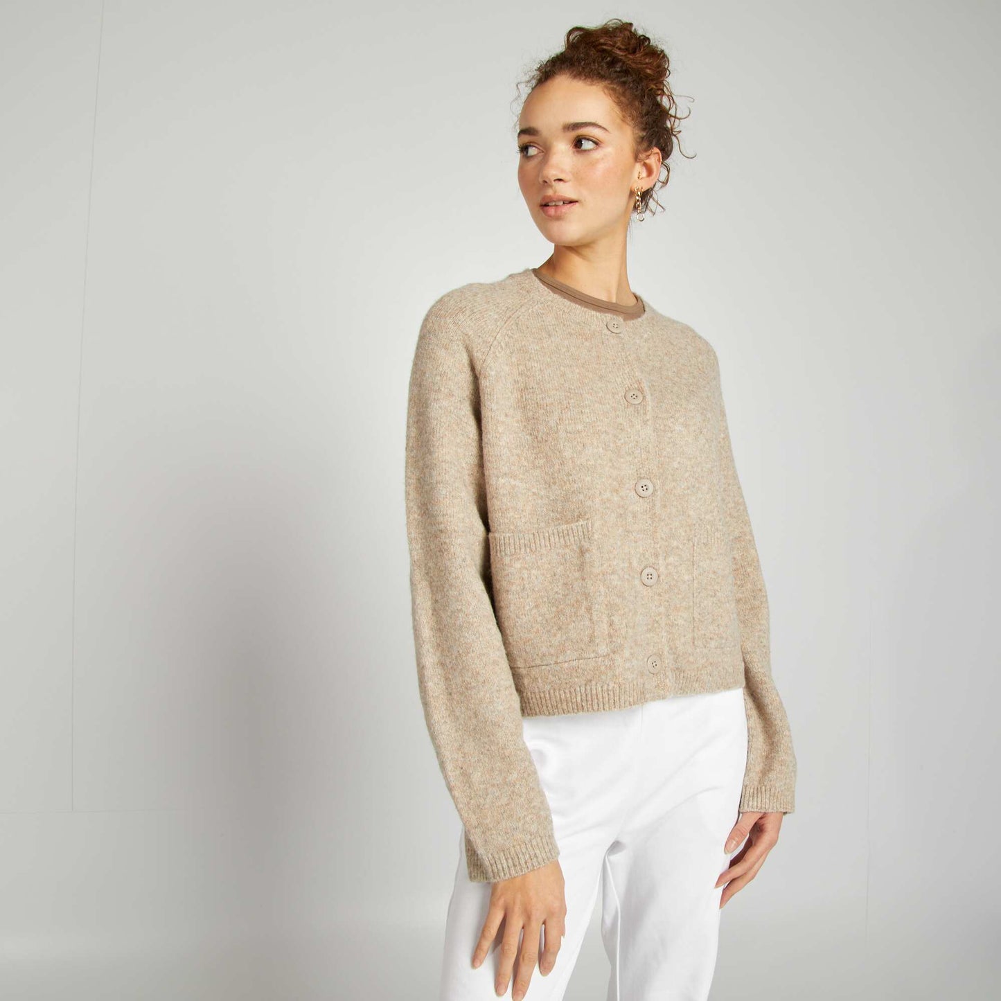 سترة صوفية دافئة بجيوب باللون البني