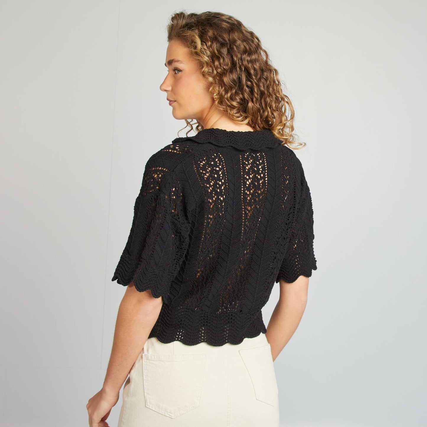 سترة مخرمة بياقة بولو مخرمة أسود