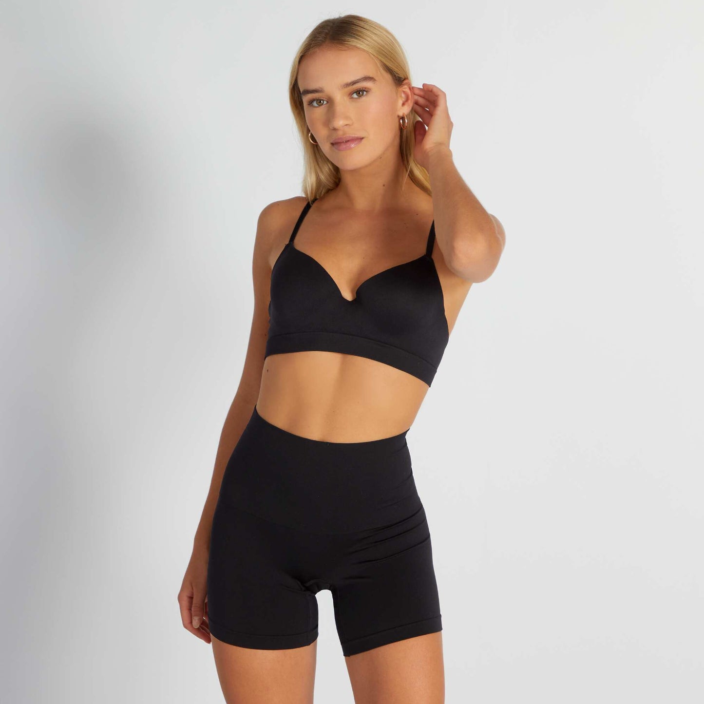 شورت فتى من الألياف الدقيقة أسود