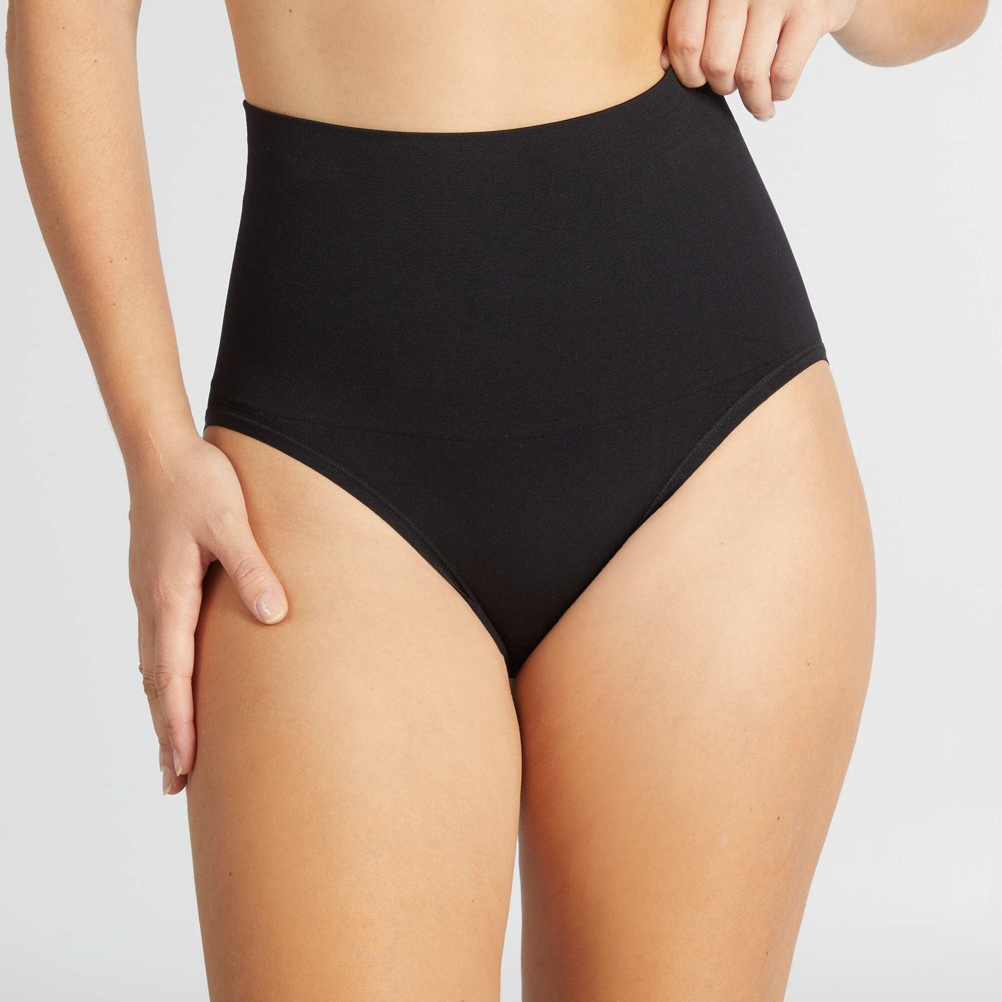 High-waisted control briefs Black