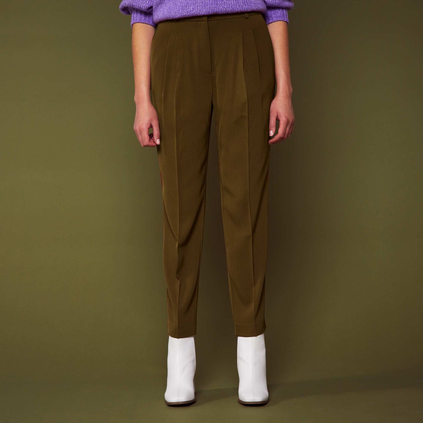 Cigarette trousers with high waist TOBACCO