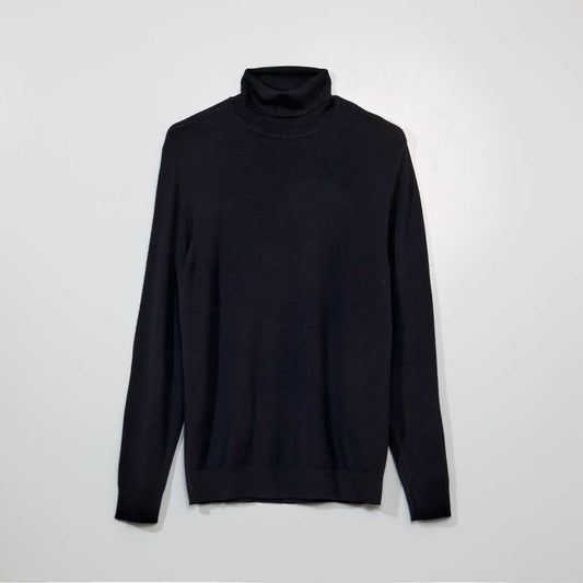 Lightweight turtleneck sweater black