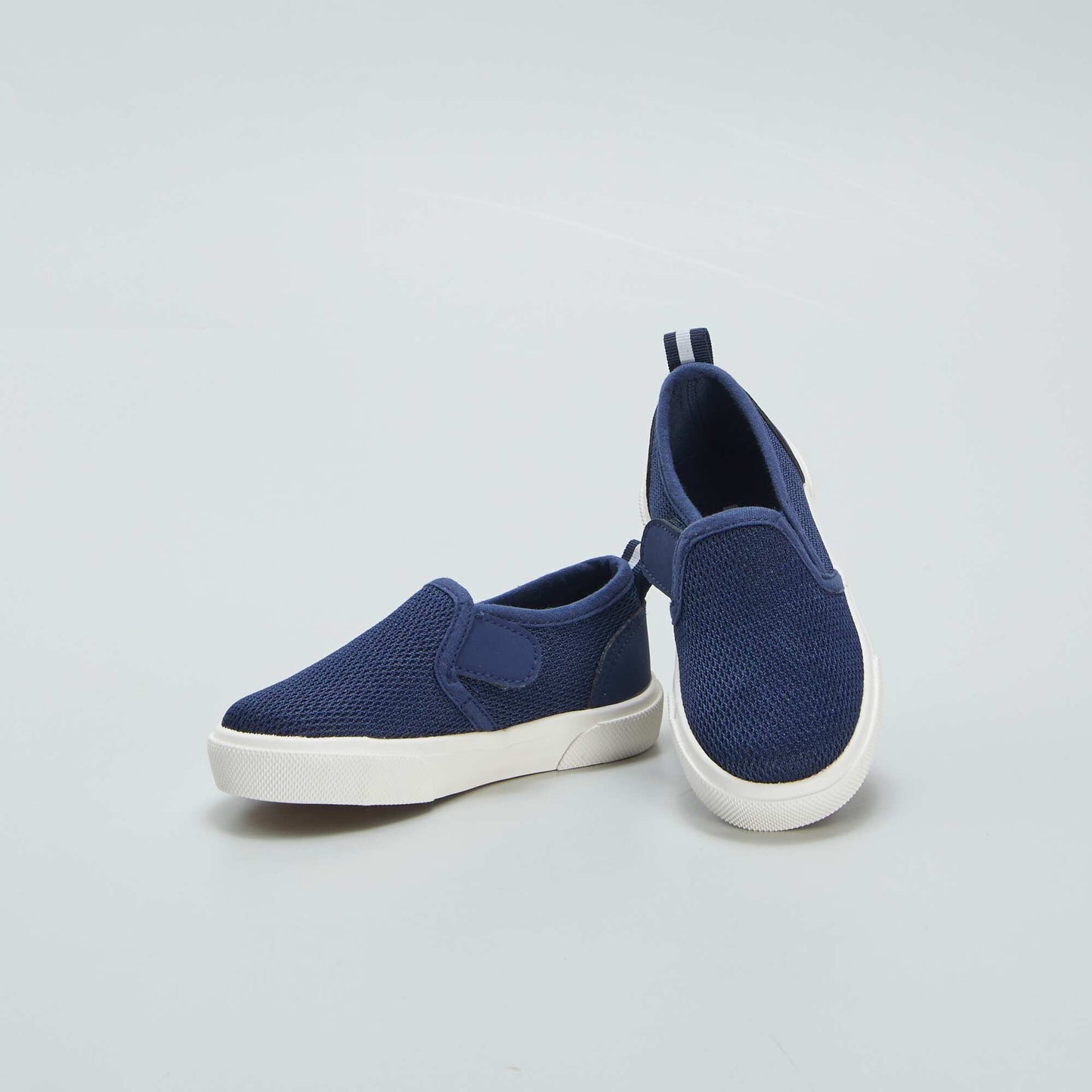 حذاء رياضي سهل الارتداء أزرق