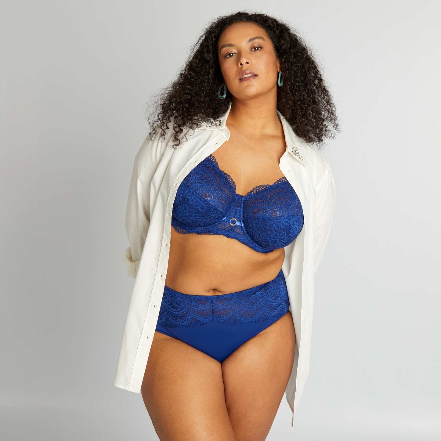 سروال داخلي داخلي دانتيل سادة أزرق