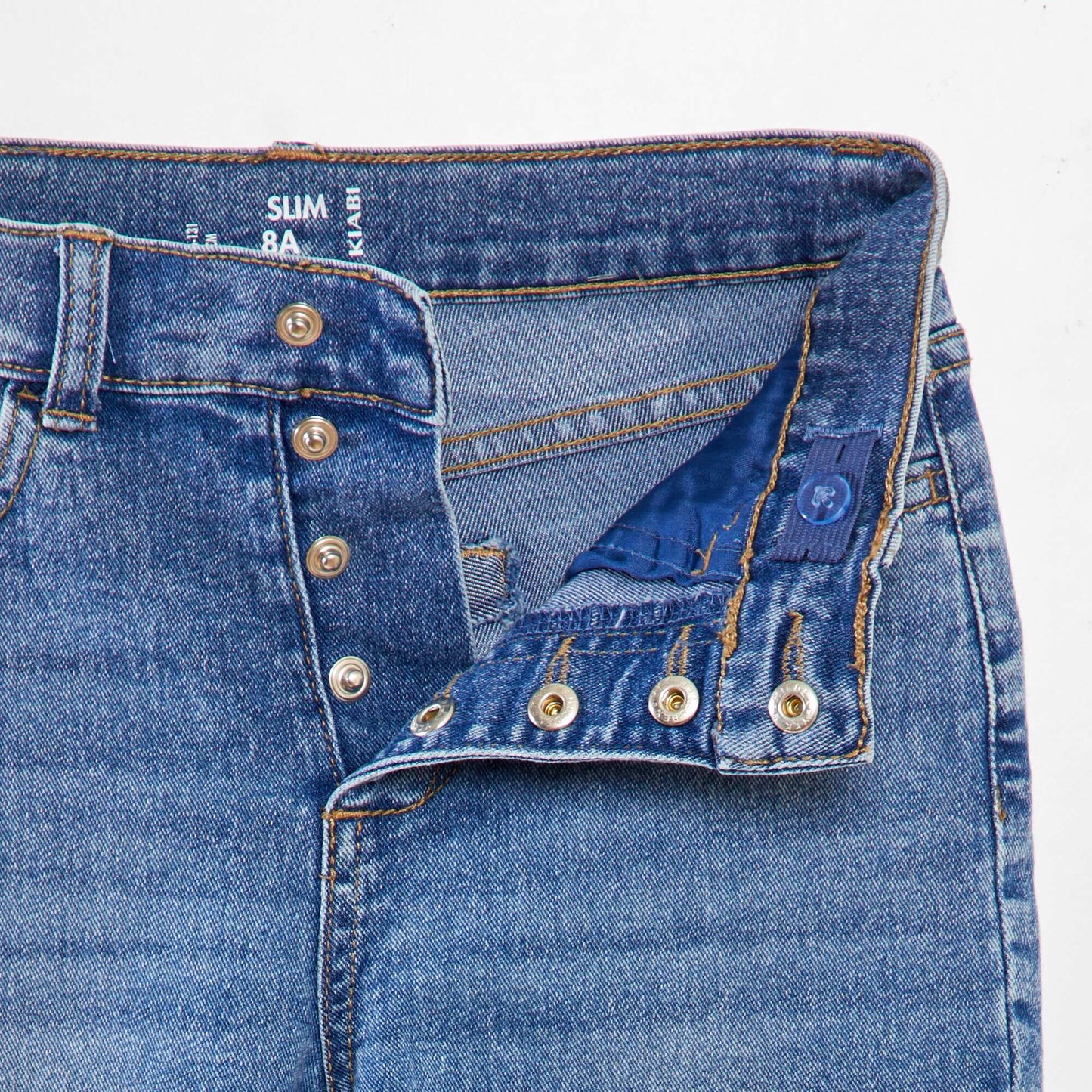 جينز ضيق أزرق