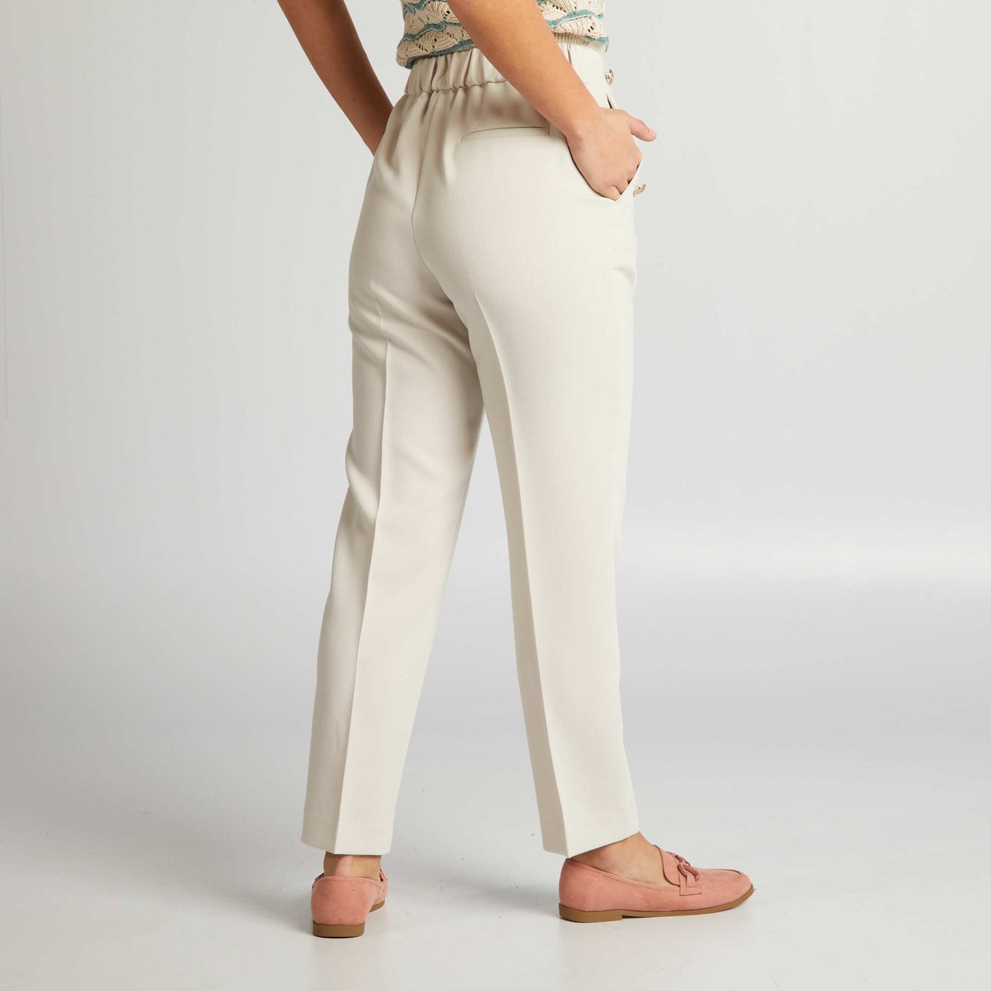 Straight-leg trousers with fancy gold-coloured buttons GREY
