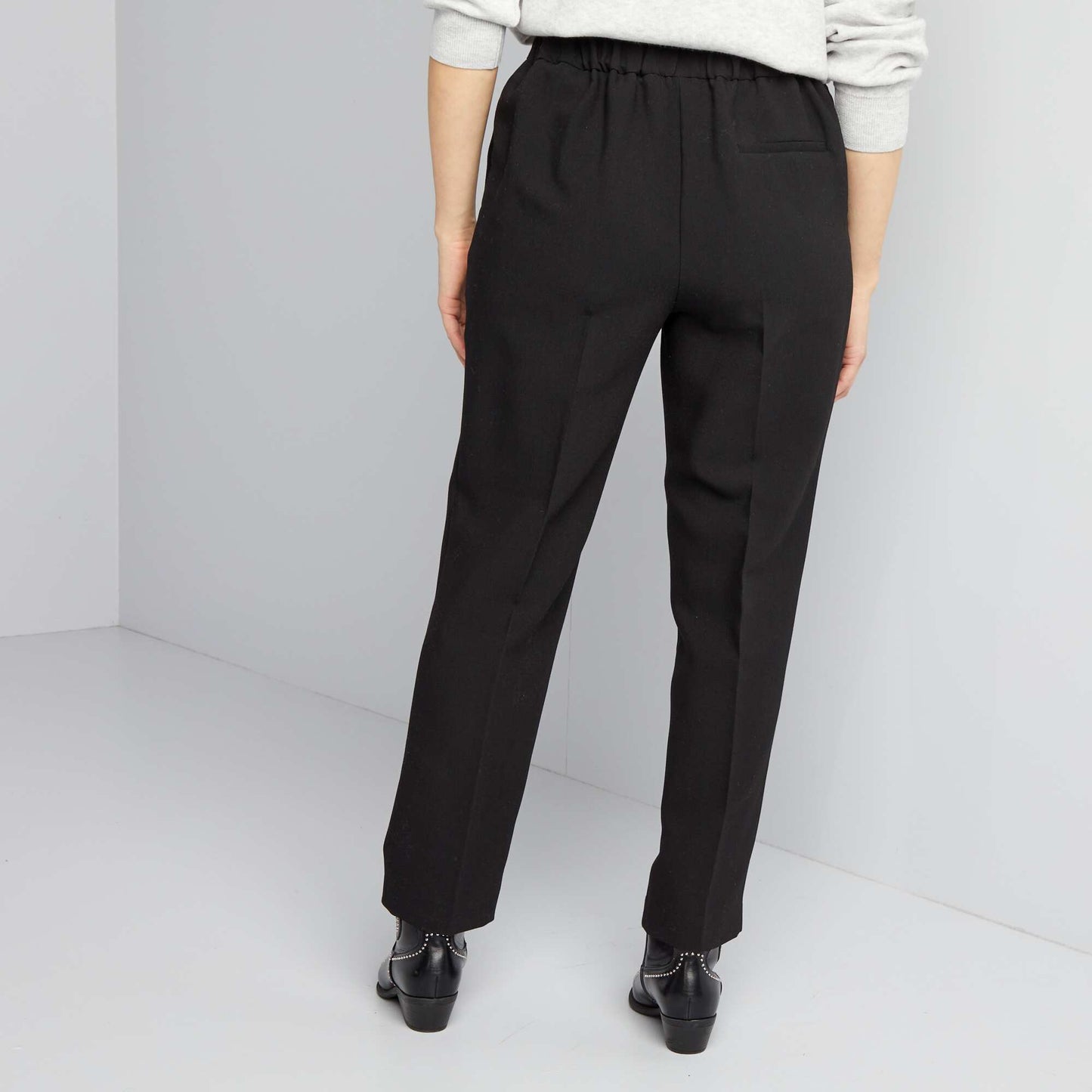 Straight-leg trousers with fancy gold-coloured buttons black