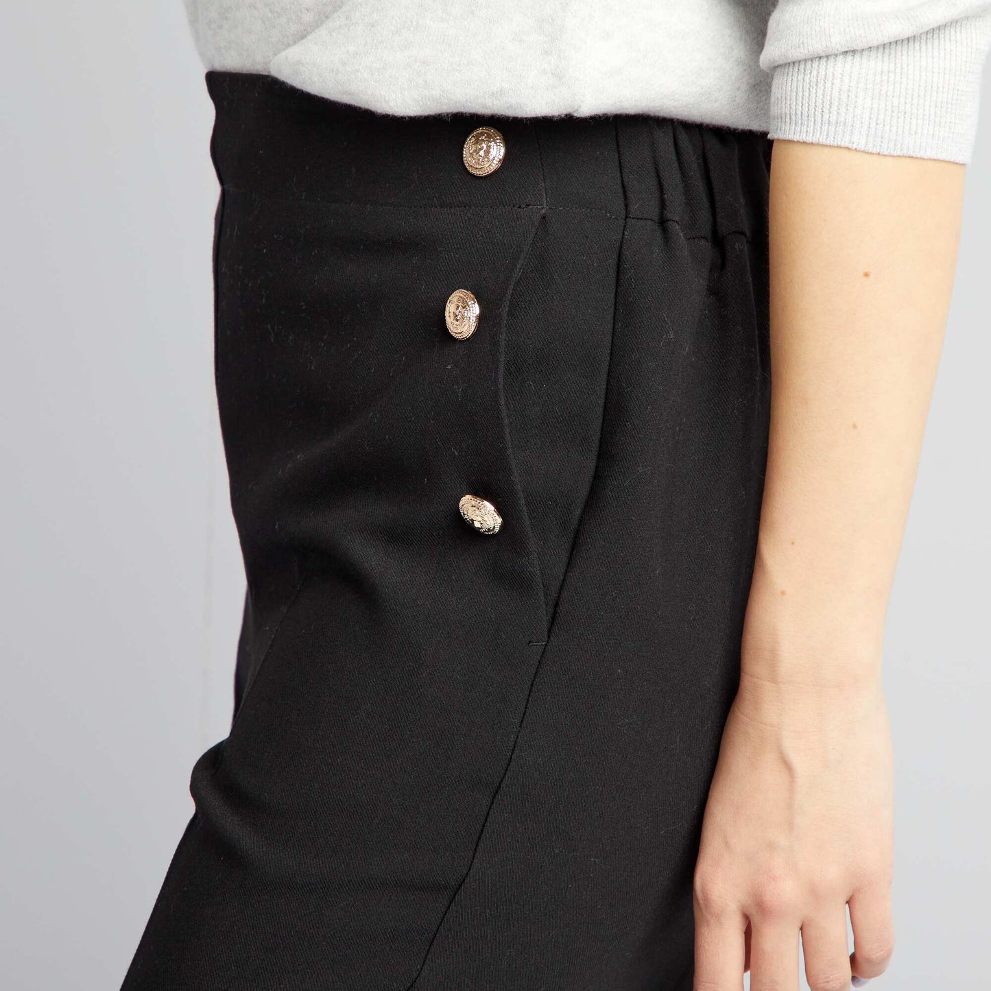 Straight-leg trousers with fancy gold-coloured buttons black