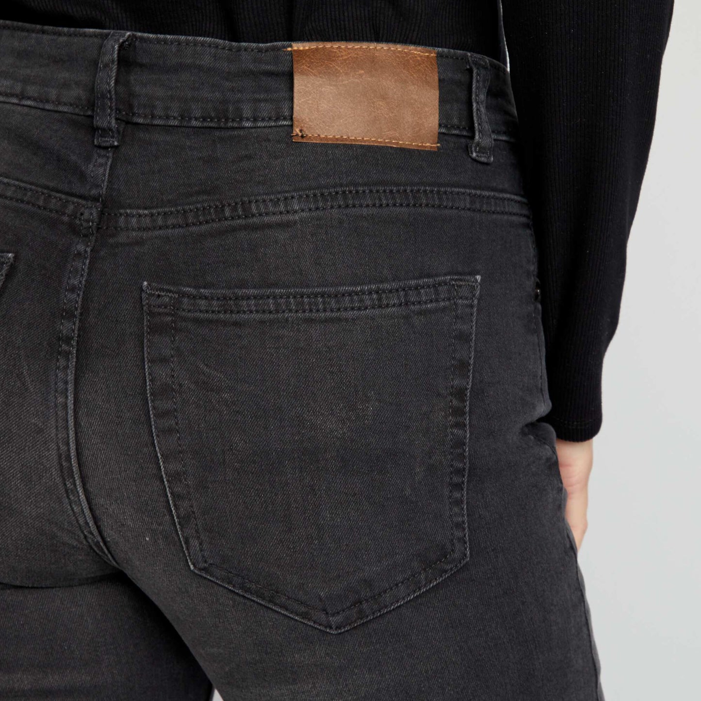 جينز بقصة ضيقة - L32 رمادي