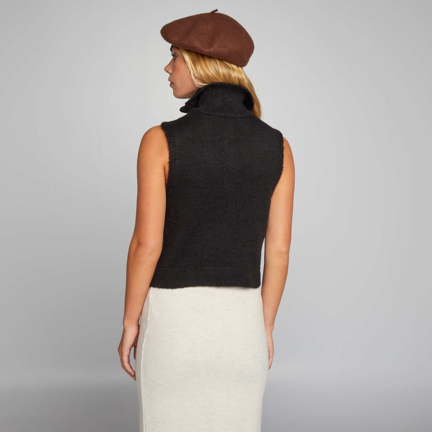 Sleeveless knit jumper black