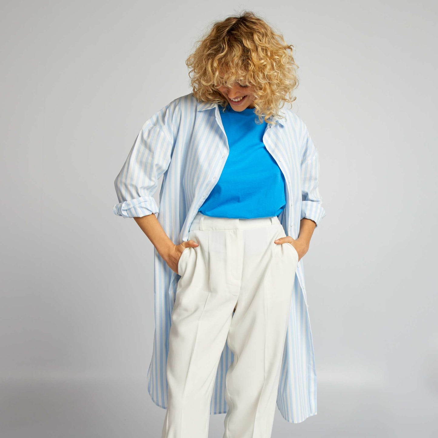 قميص طويل الأكمام أزرق