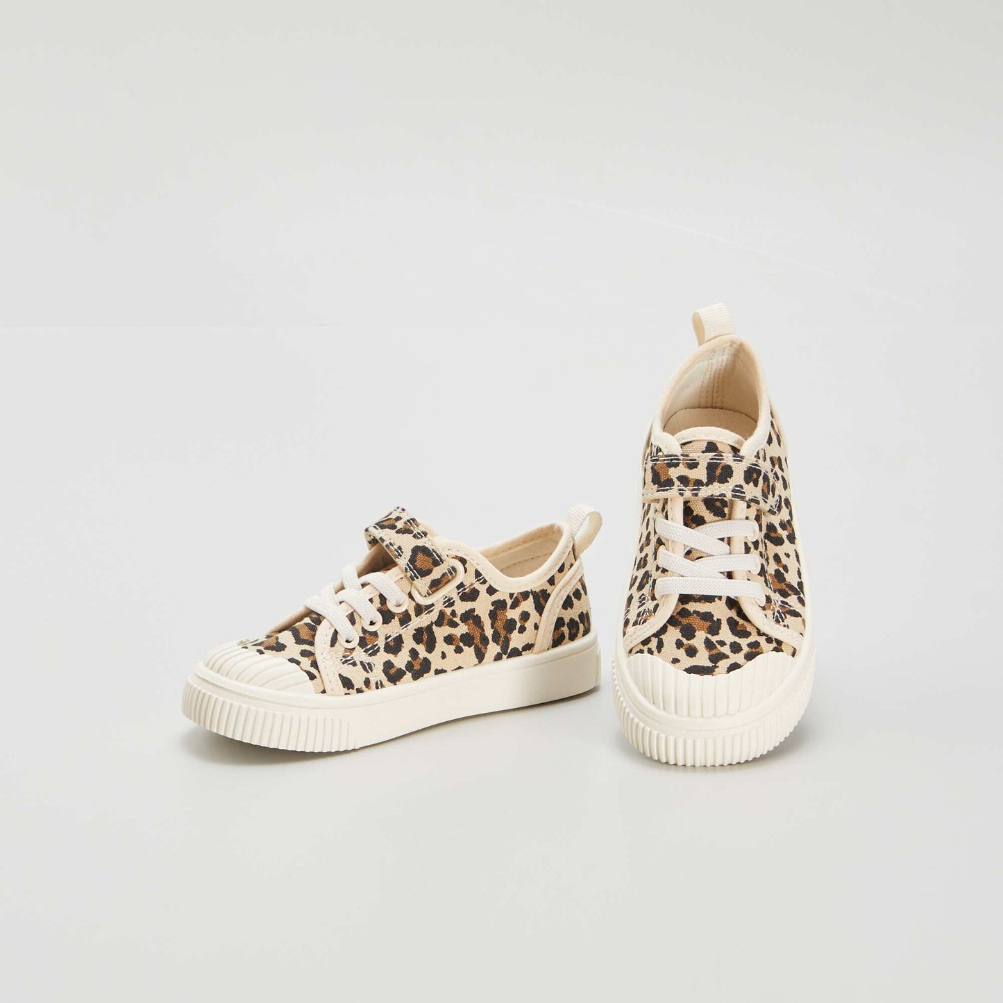 أحذية رياضية قماشية مع حذاء فيلكرو بيج