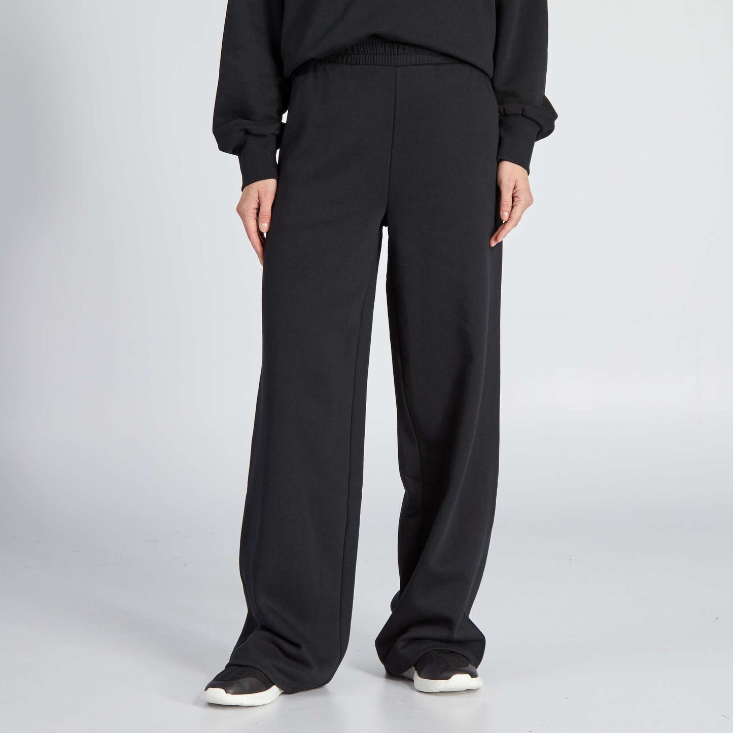 Loose-fitting joggers black