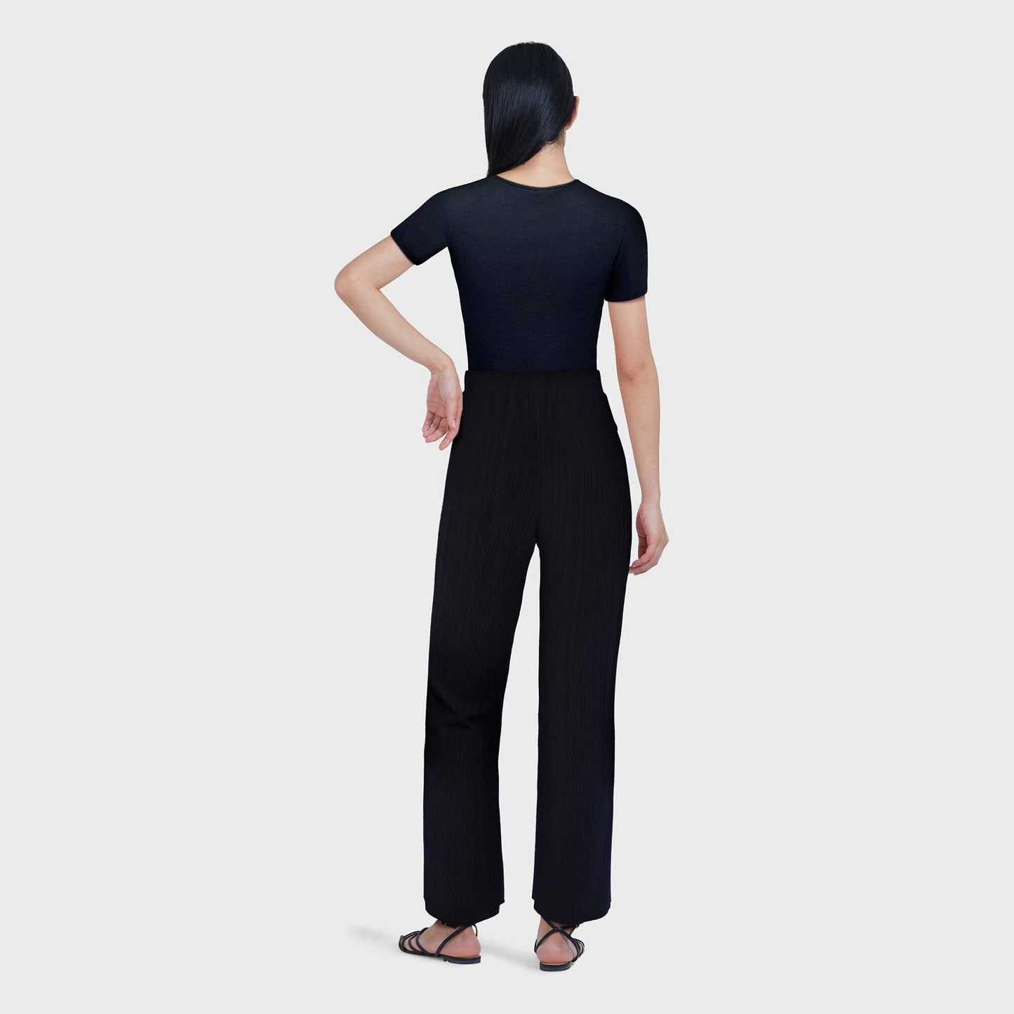 Wide-leg pleated trousers black