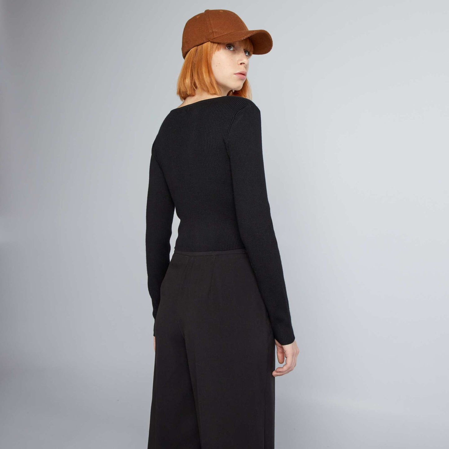 Ribbed sweater with wrapover fastening black