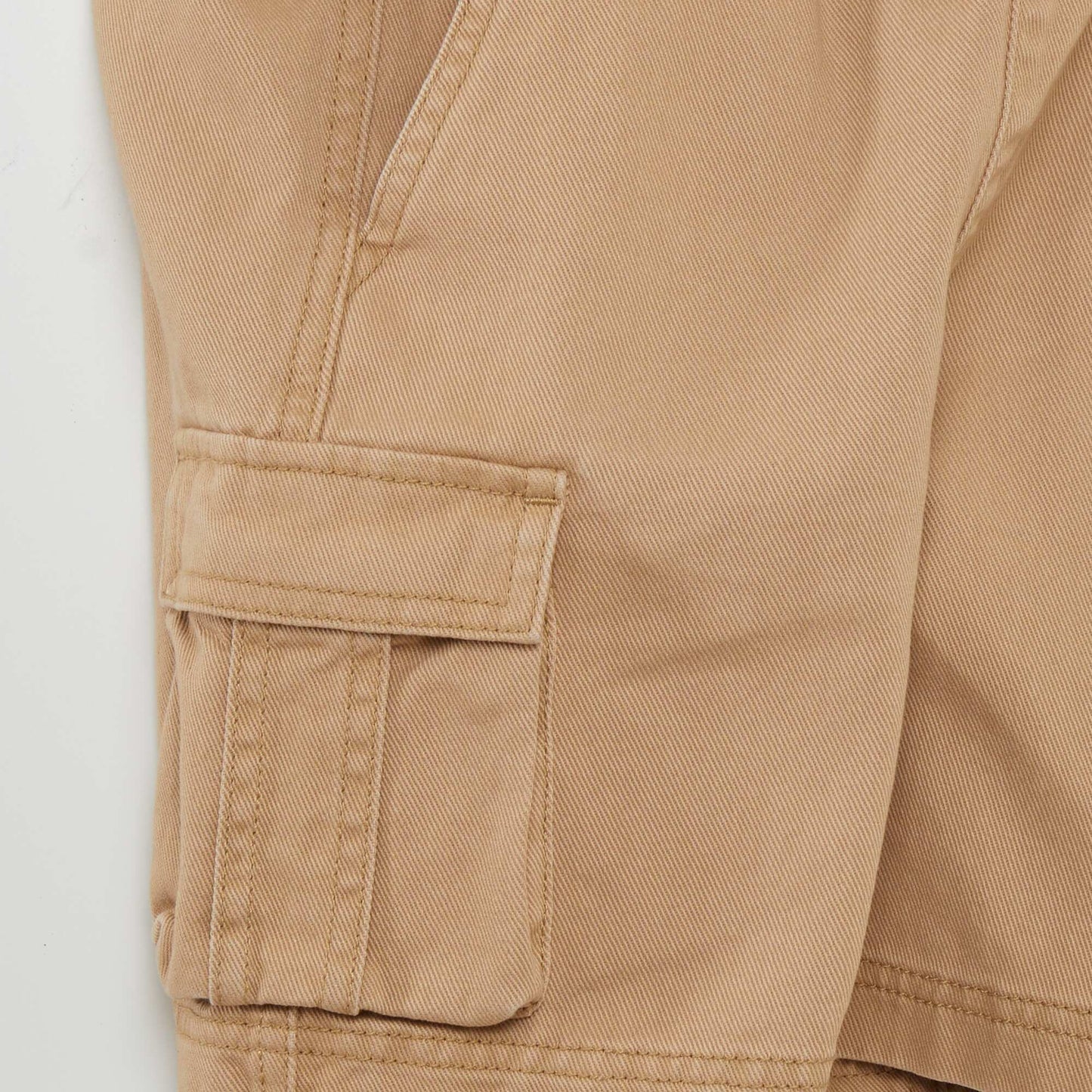Straight-leg Bermuda shorts with side pockets BEIGE
